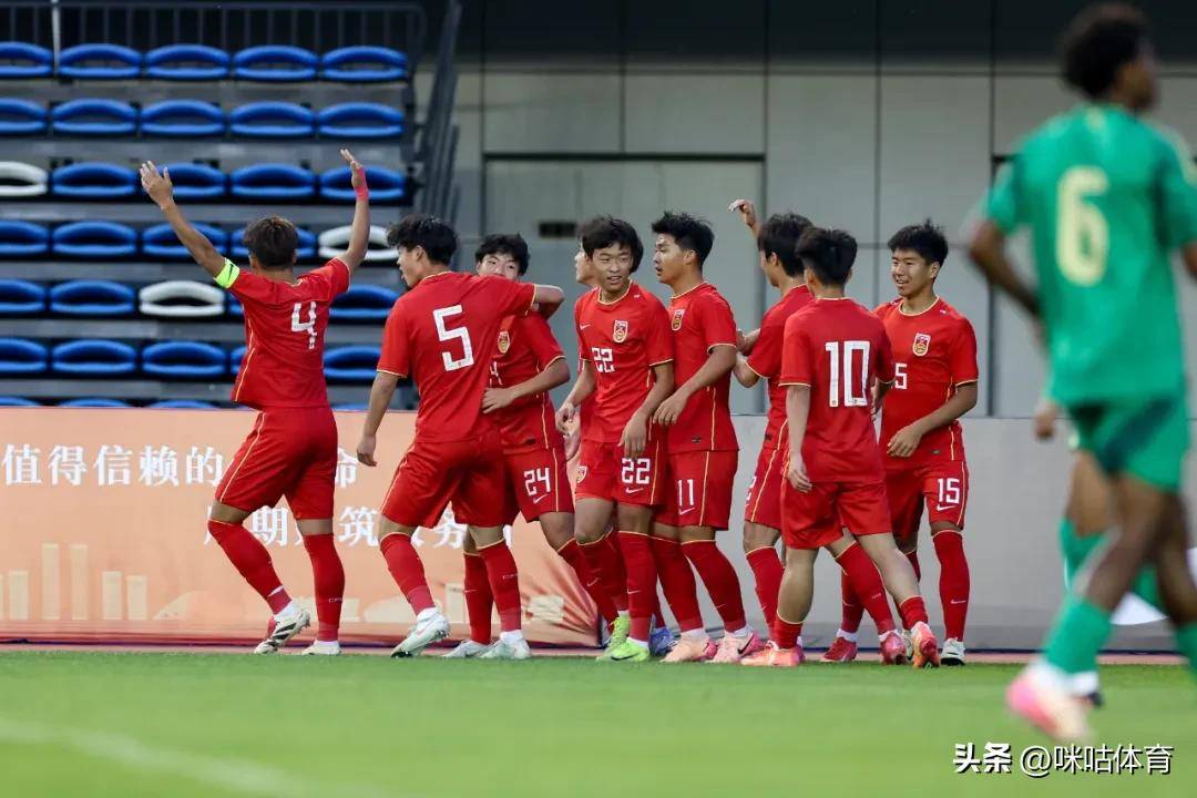 打破纪录，球队赢得历史性胜利的简单介绍