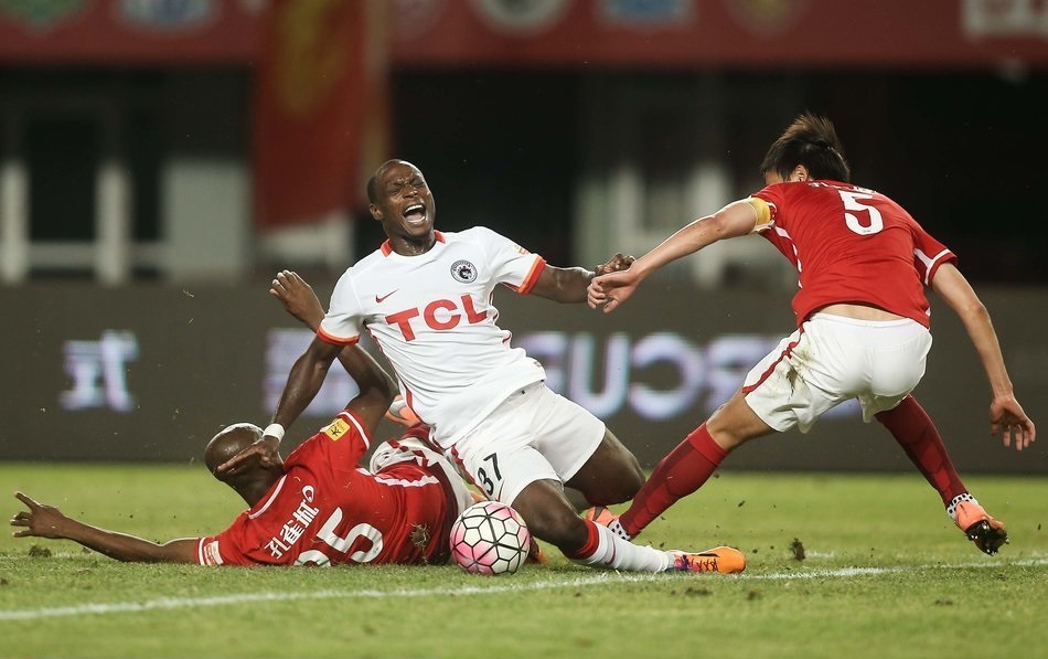 FB体育-包含吉林市宏运队保级形势严峻，客场战平河北华夏幸福队的词条