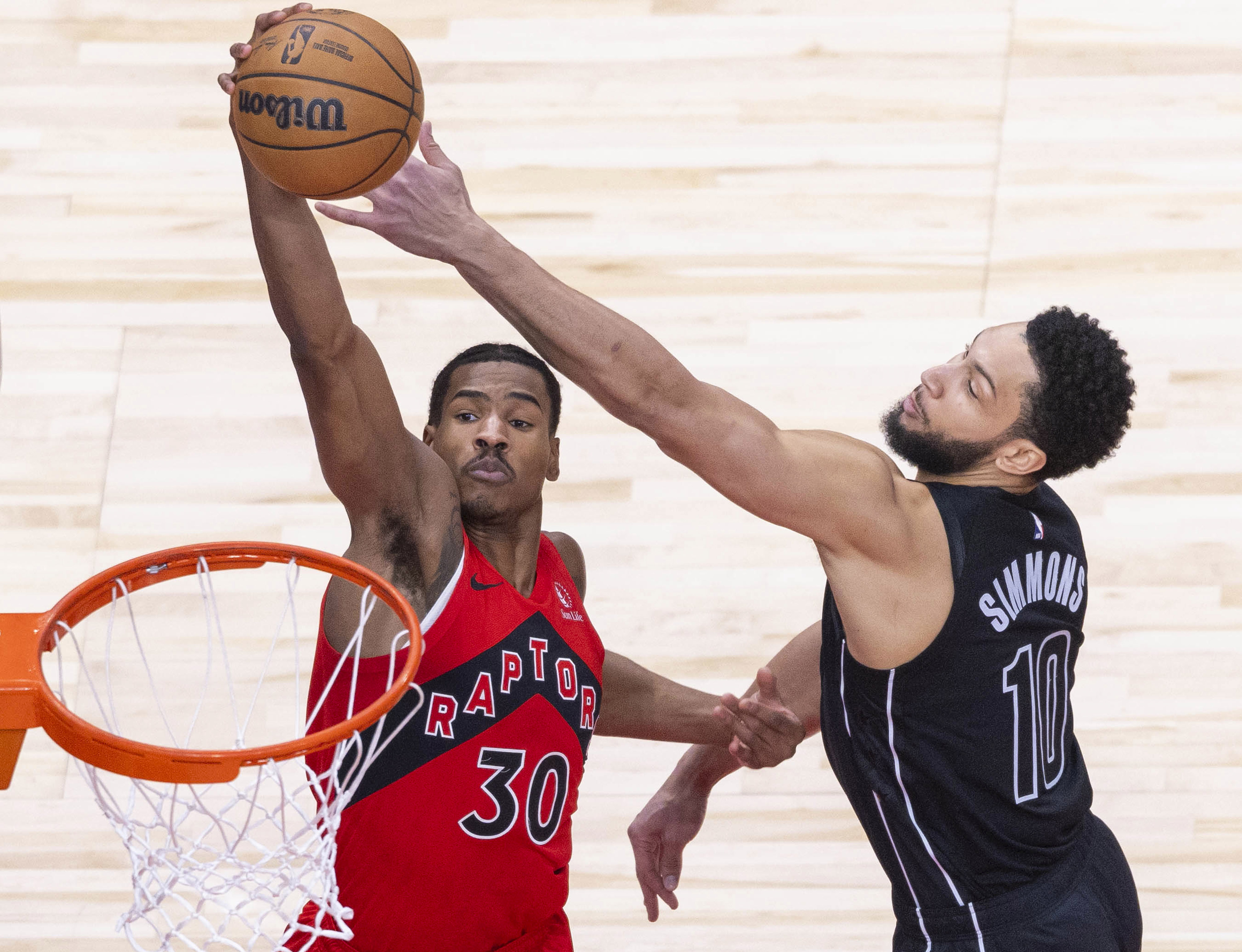 猛龙队战胜黄蜂队，取得比赛胜利