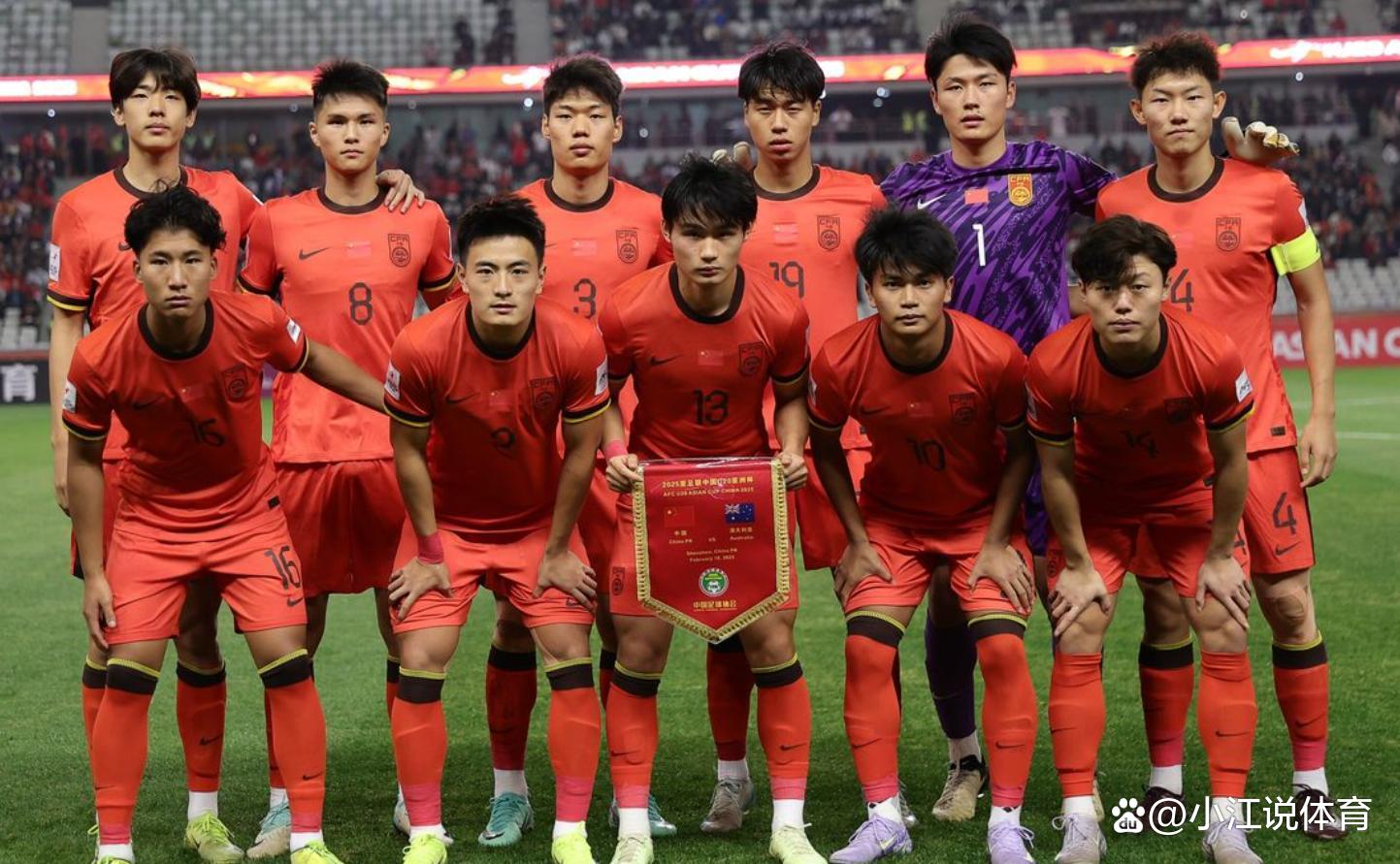 亚洲足球赛事上演激烈对决，球队拼尽全力