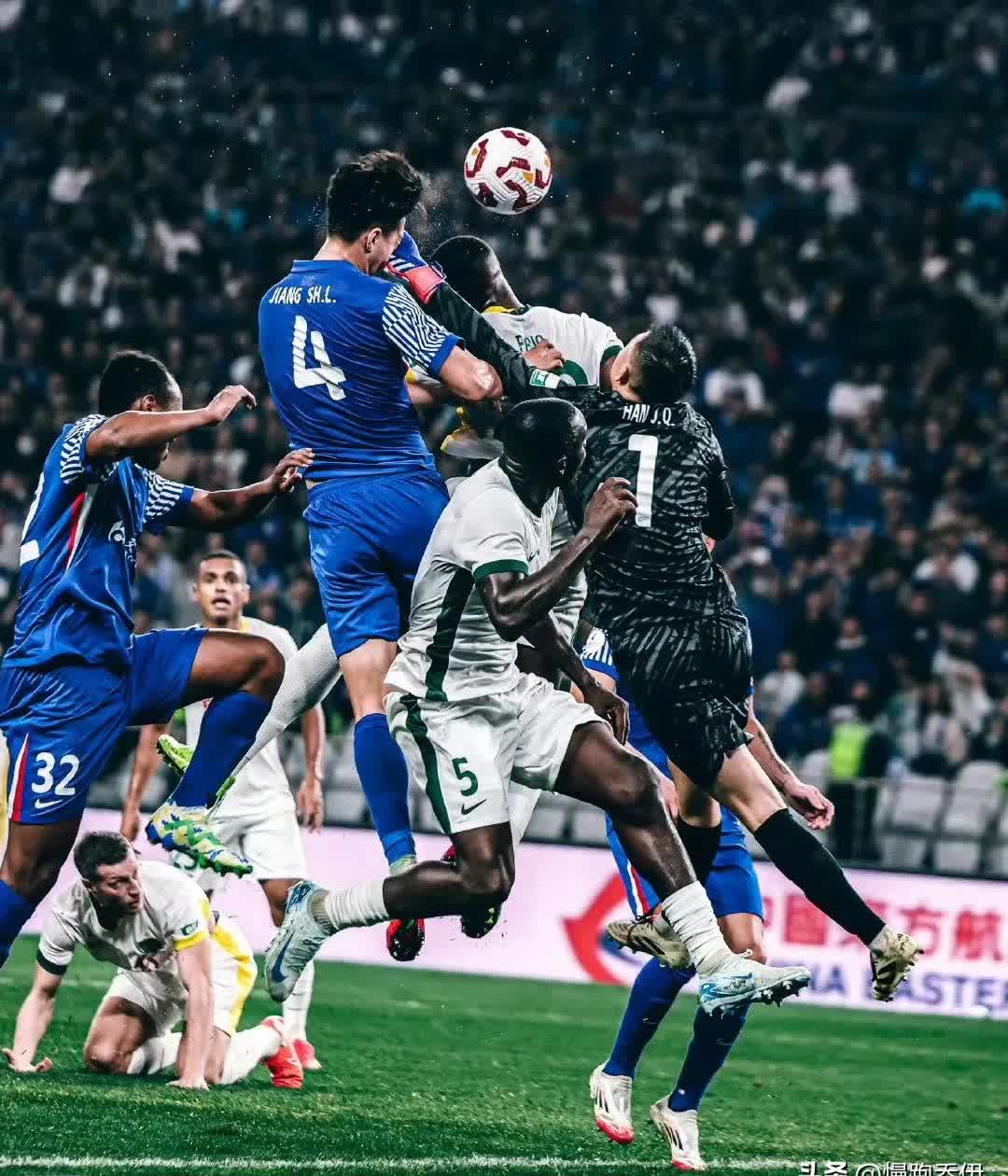 纷纷扰扰的比赛场面引人入胜 纷纷扰扰的比赛场面引人入胜