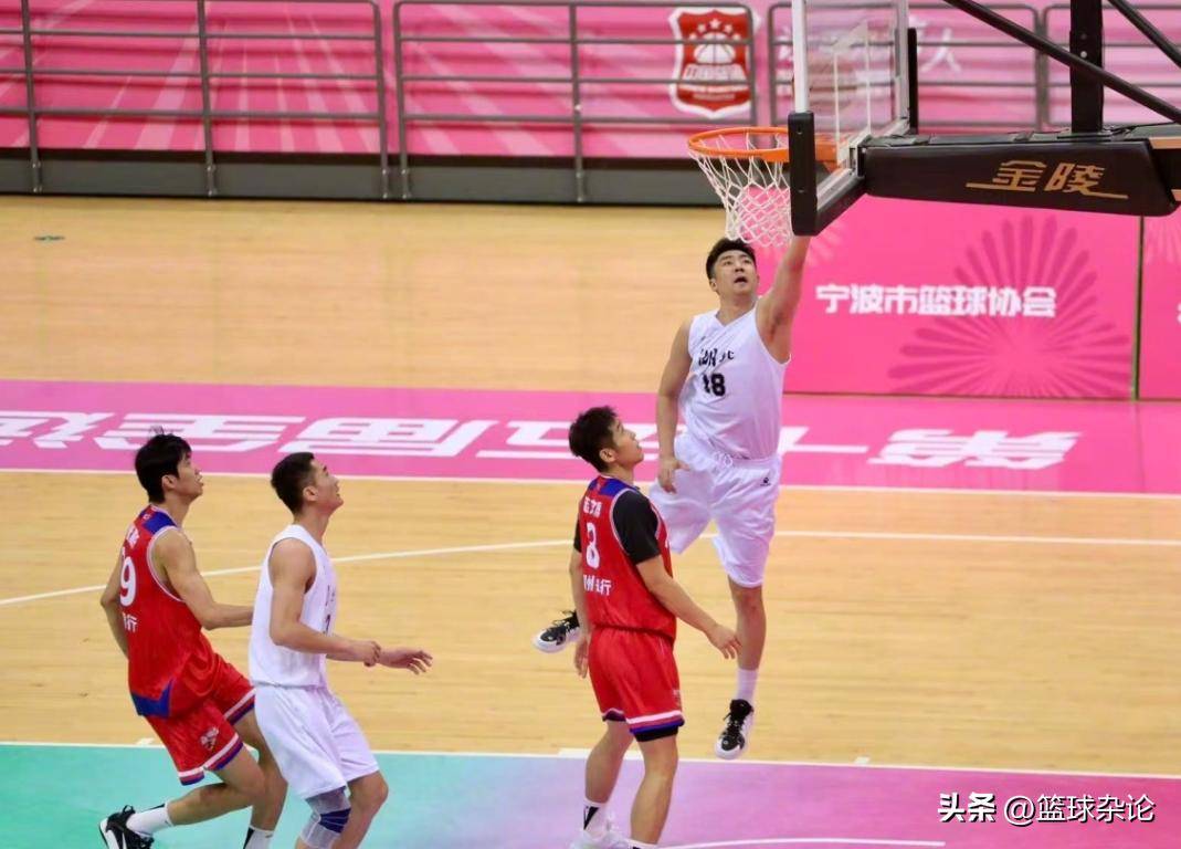 全力以赴的球员展现出色表现,圆梦冠军 全力以赴的球员展现出色表现,圆梦冠军