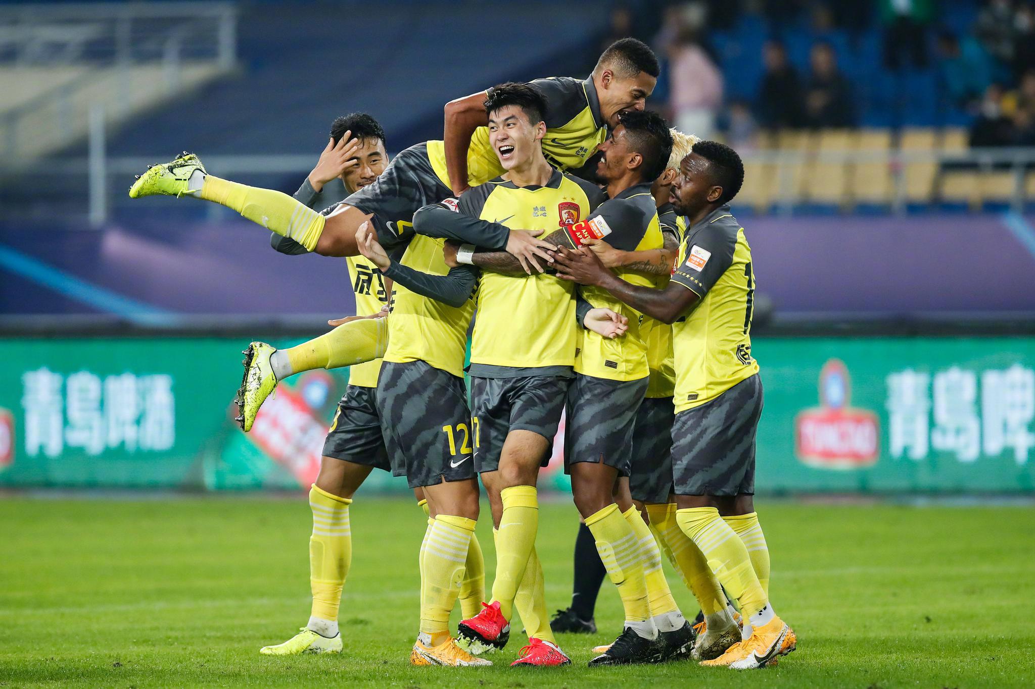 比赛偶发意外，球队临危不乱取胜