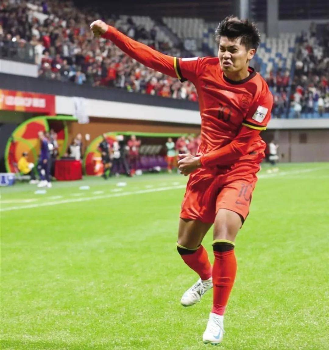 包含年轻球员崭露头角,为球队带来新希望的词条 包含年轻球员崭露头角,为球队带来新希望的词条