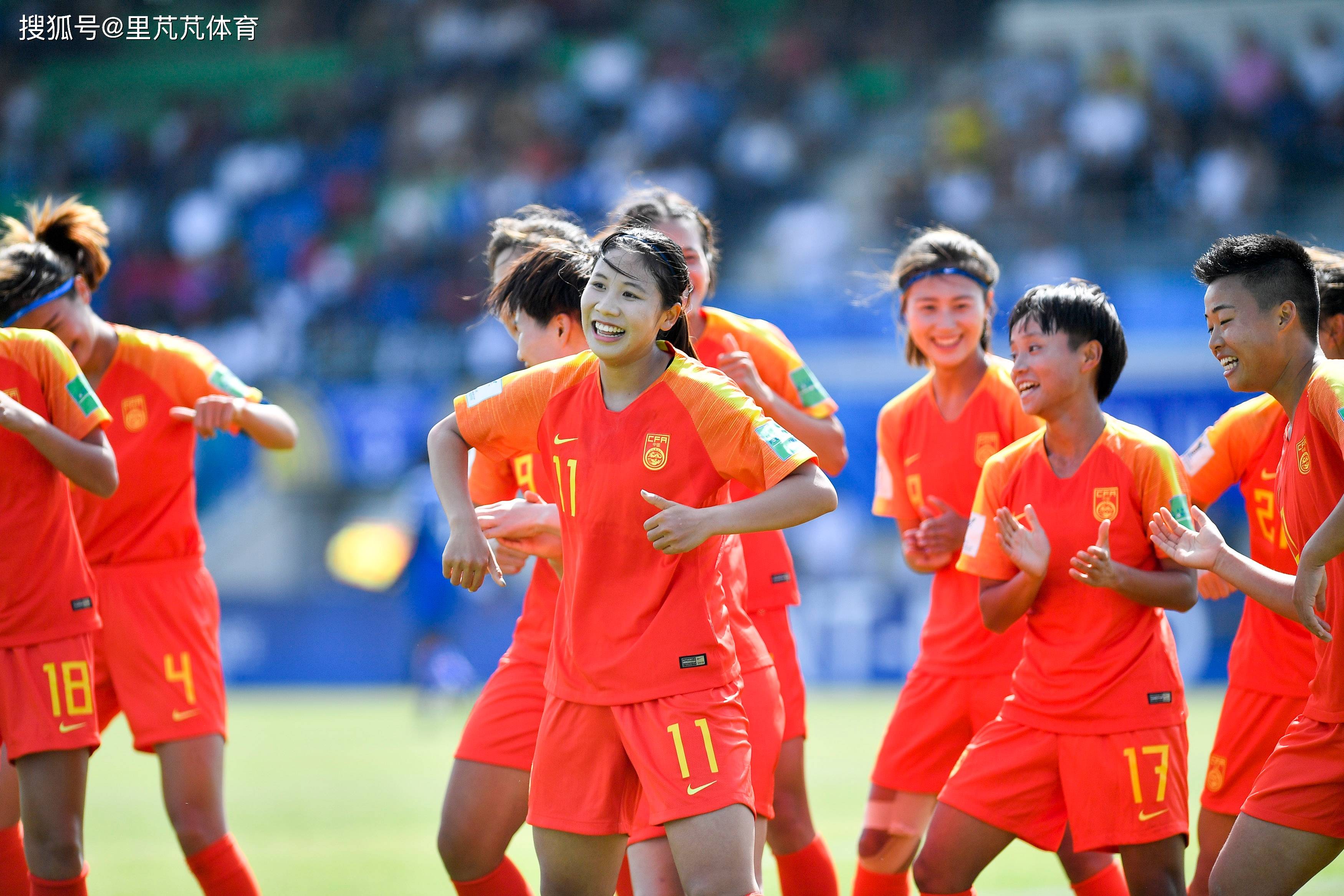 优秀女足运动员备战关键比赛