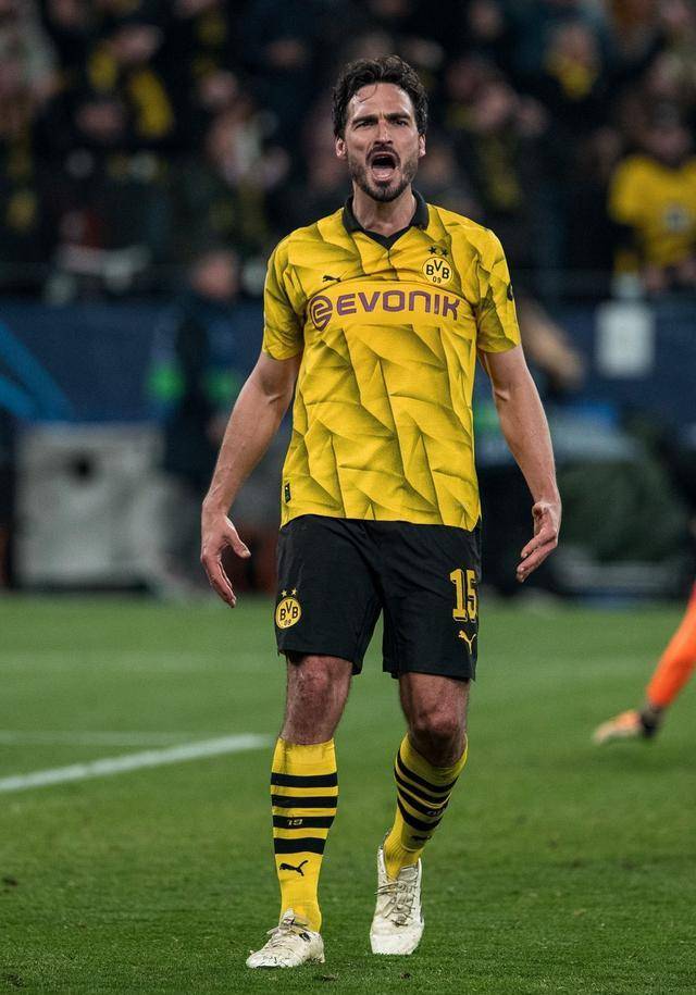 多特蒙德队主力球员表现出色，助球队晋级