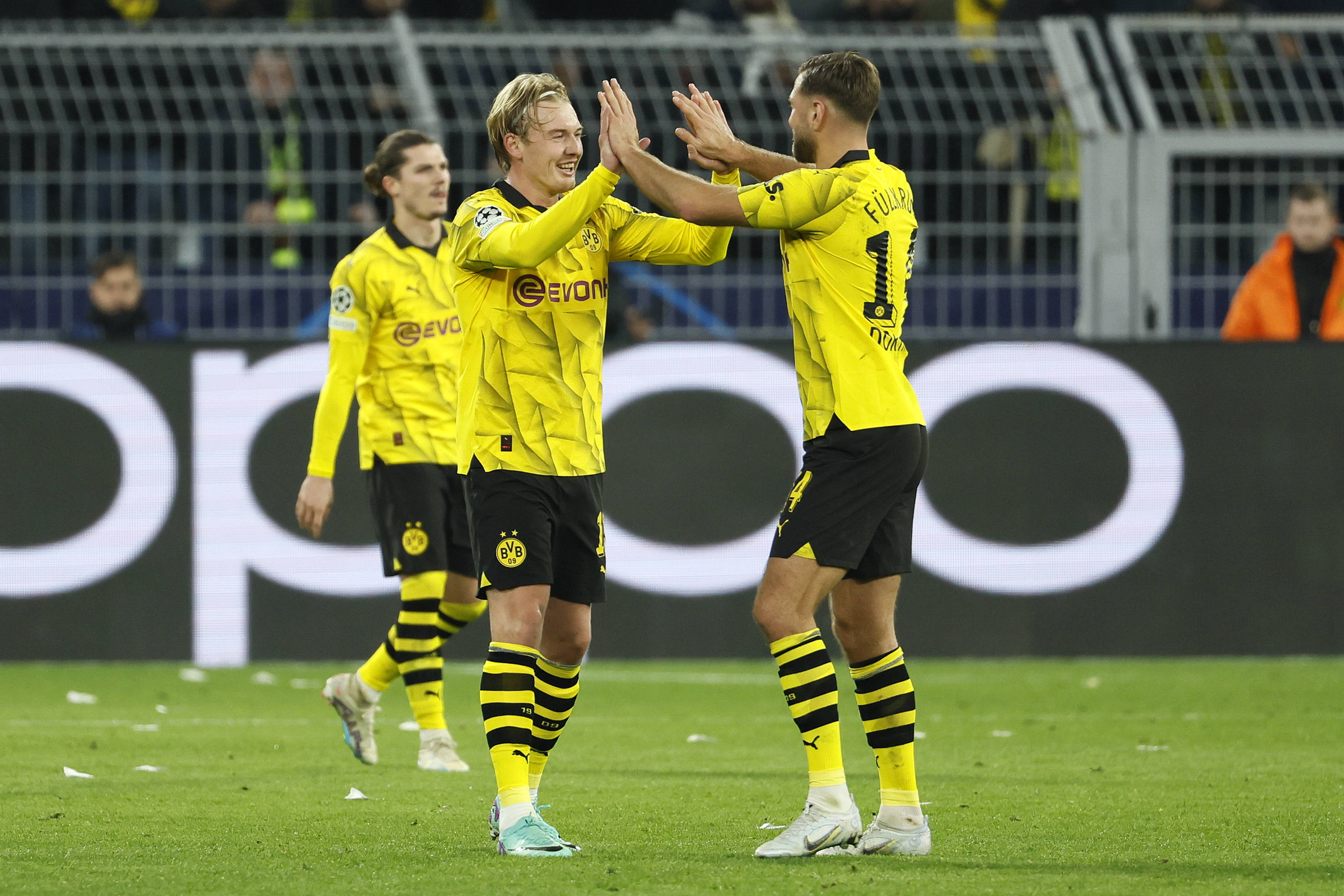 多特蒙德队主力球员表现出色，助球队晋级