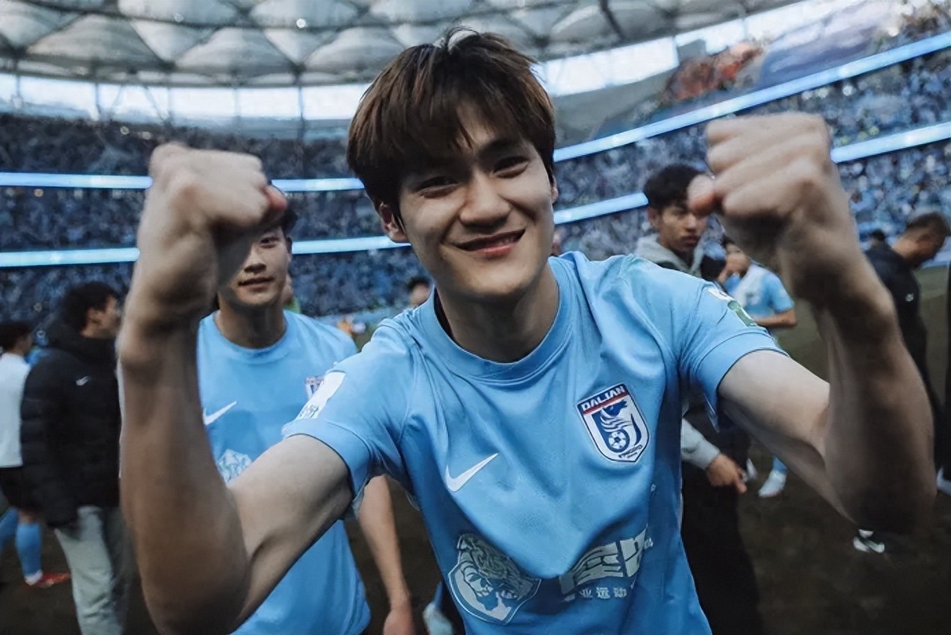 大连一方主场大胜，提升排名的简单介绍