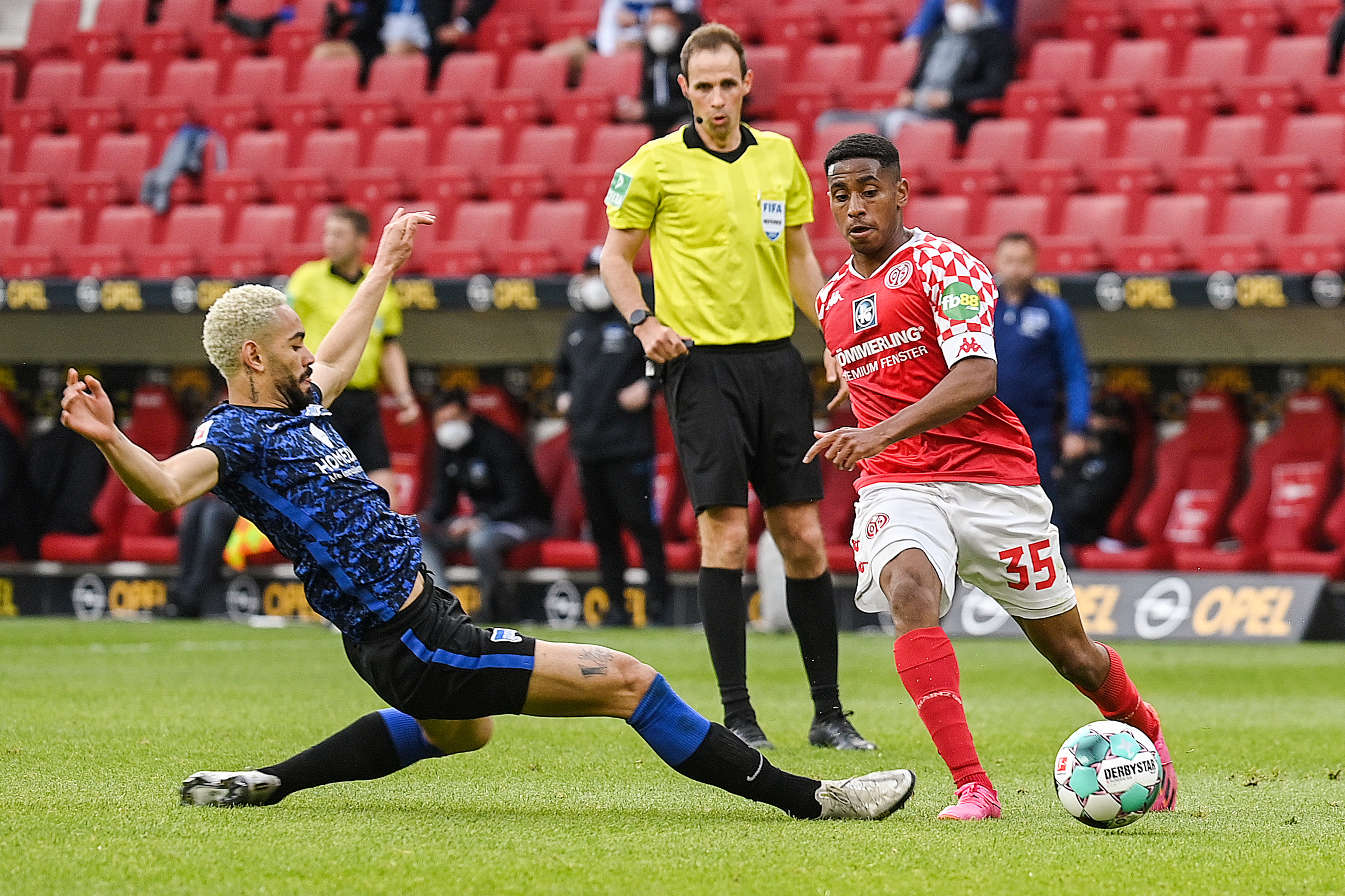 柏林赫塔客场战平弗赖堡,积分榜上仍属中游的简单介绍 柏林赫塔客场战平弗赖堡,积分榜上仍属中游的简单介绍