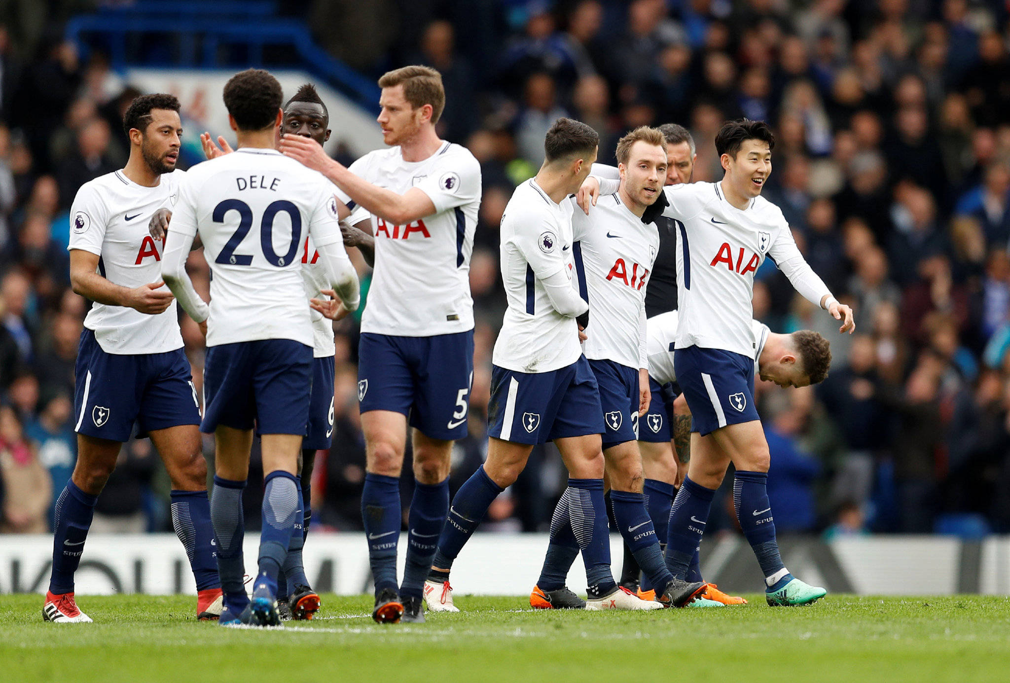 托特纳姆热刺主场大胜伯恩利，继续追赶领头羊的简单介绍