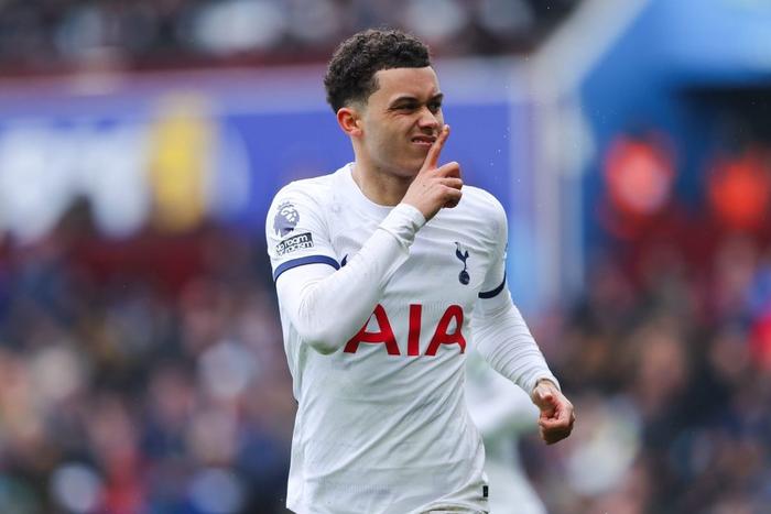 托特纳姆热刺主场大胜伯恩利，继续追赶领头羊的简单介绍