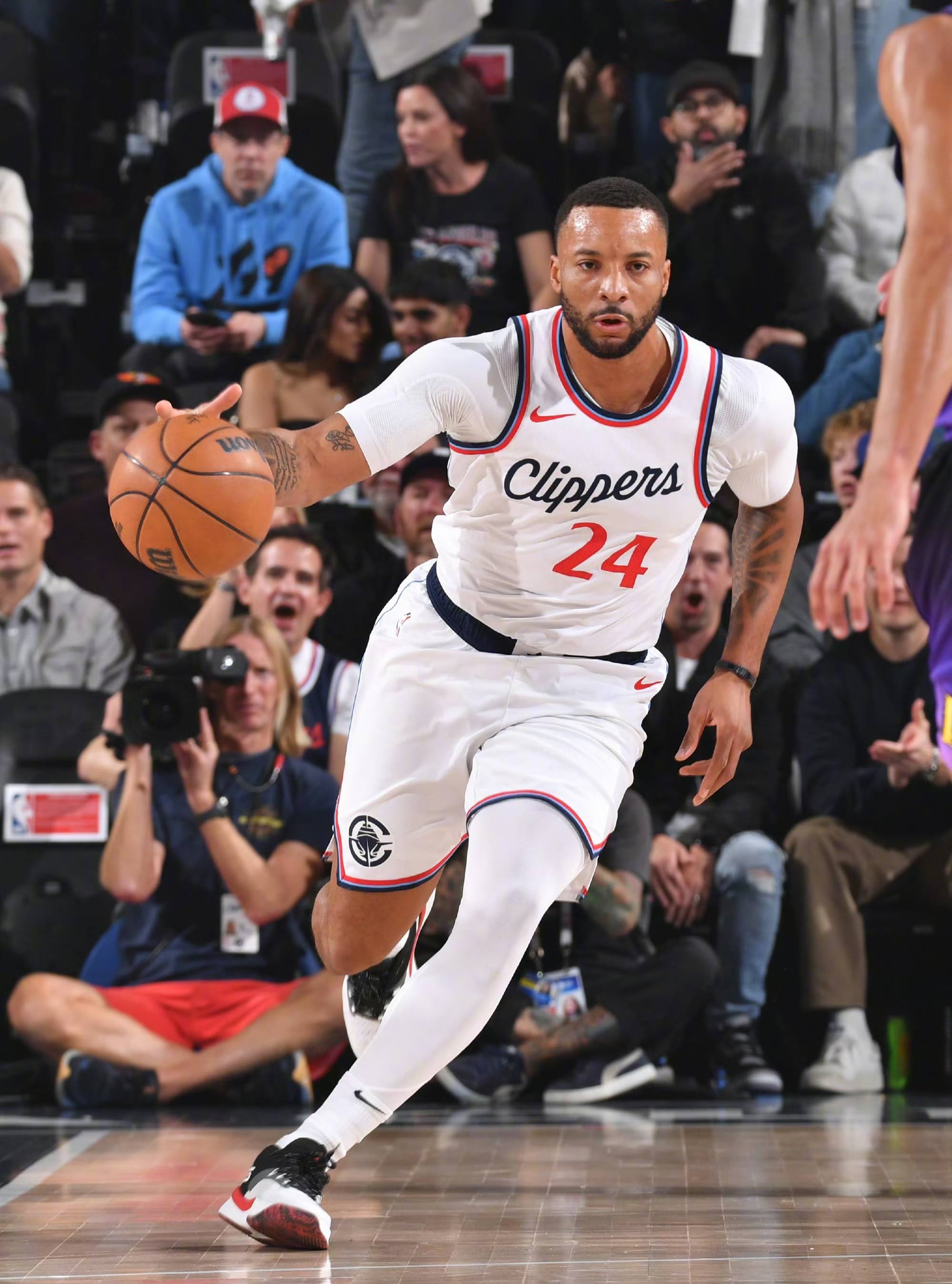 包含洛杉矶快船队主场失利，球迷期待主场弥补的词条