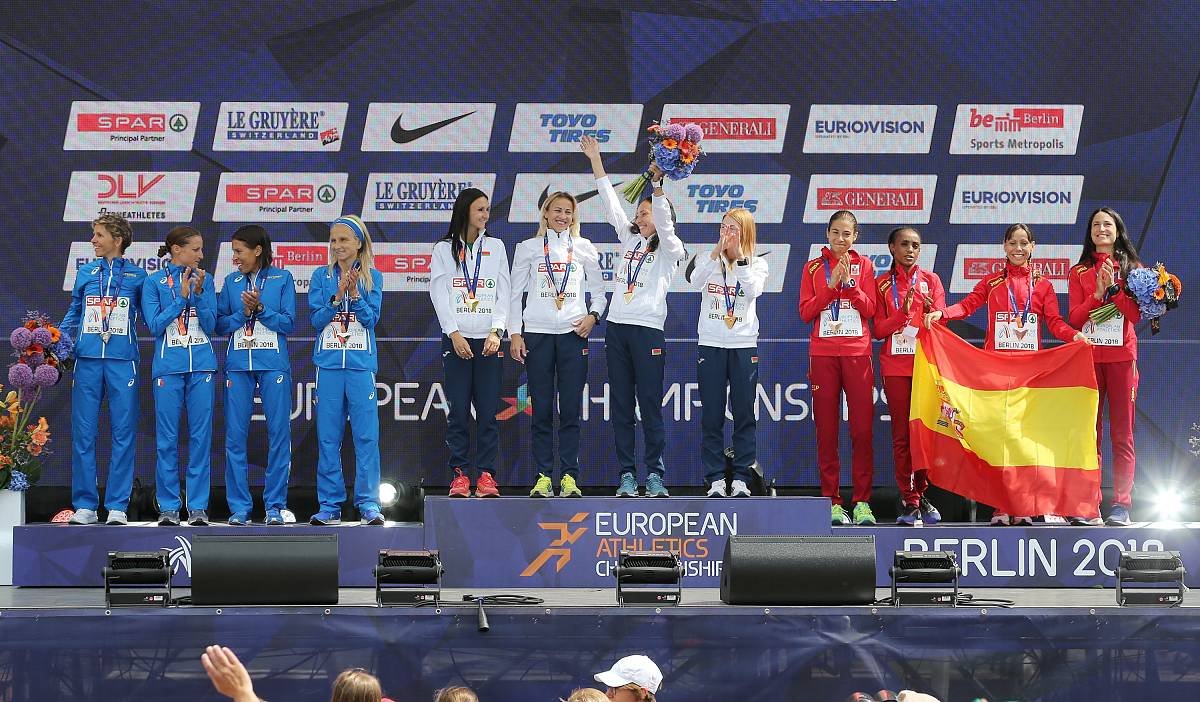 精彩回顾：国内足球战队展现顽强斗志