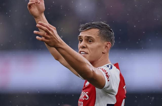 阿森纳主帅战术调整得当，带领球队逆转胜利