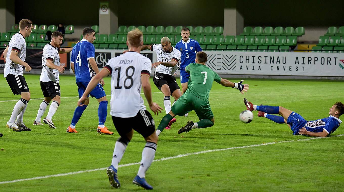 FB体育官网-法国中场掌控比赛，顺利击败芬兰晋级半决赛！