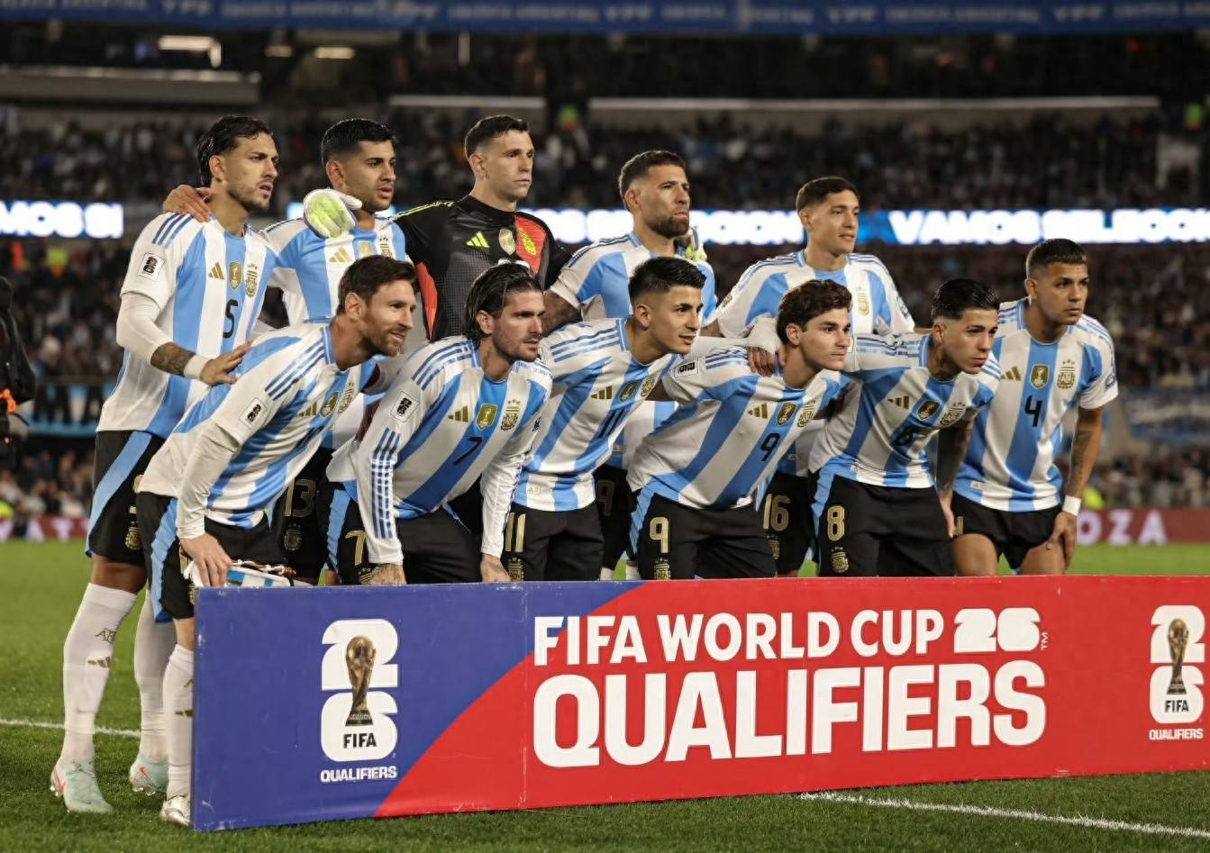 FB体育注册网址-大洲顶尖球队争夺胜利，全力拼搏展现实力