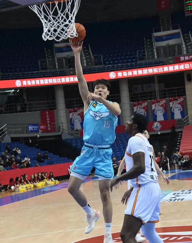 FB体育官方网站-关于青岛男篮在比赛中全力拼搏，收获胜利的信息