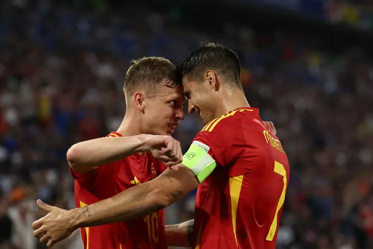 西班牙携手晋级,预备进军欧洲杯半决赛 西班牙携手晋级,预备进军欧洲杯半决赛