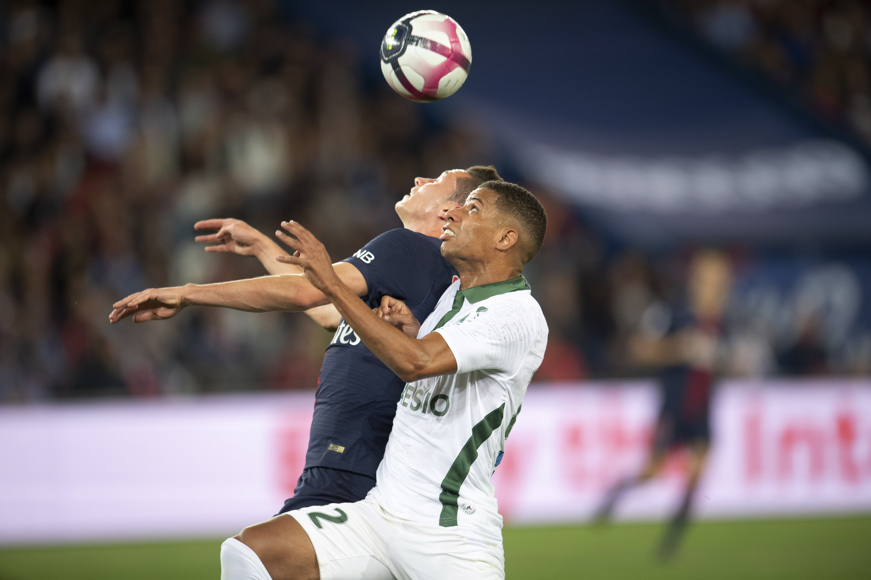 法国足球队在友谊赛中夺得胜利 法国足球队在友谊赛中夺得胜利