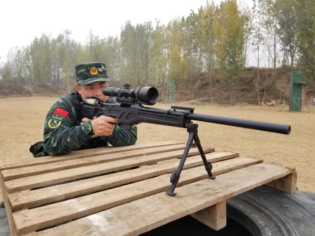 FB体育-墨西哥射击达人手持镜头，镇定拿下金牌