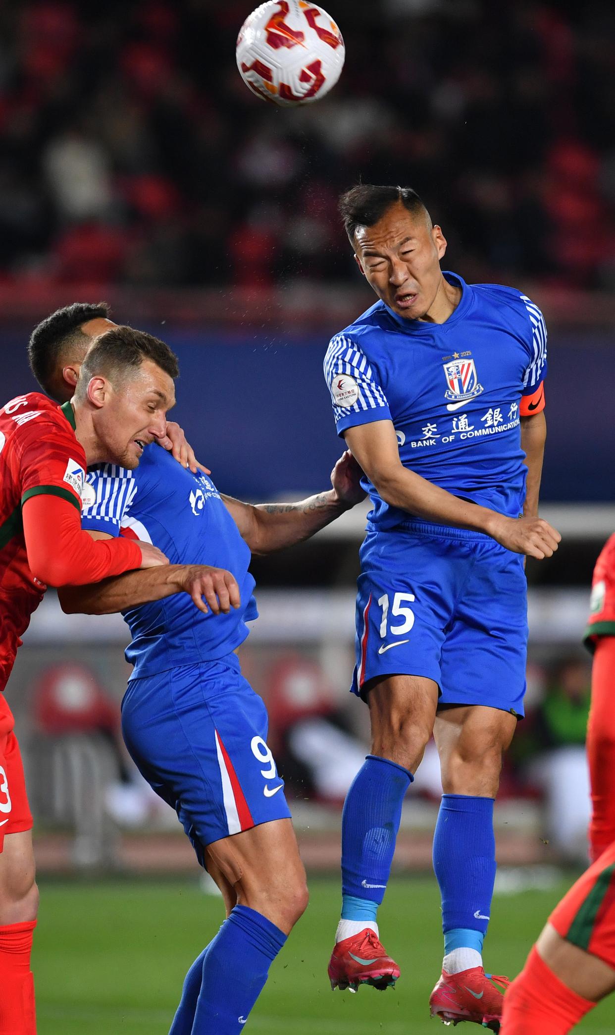 河南建业客场不敌上海绿地申花,遭遇失利 河南建业客场不敌上海绿地申花,遭遇失利