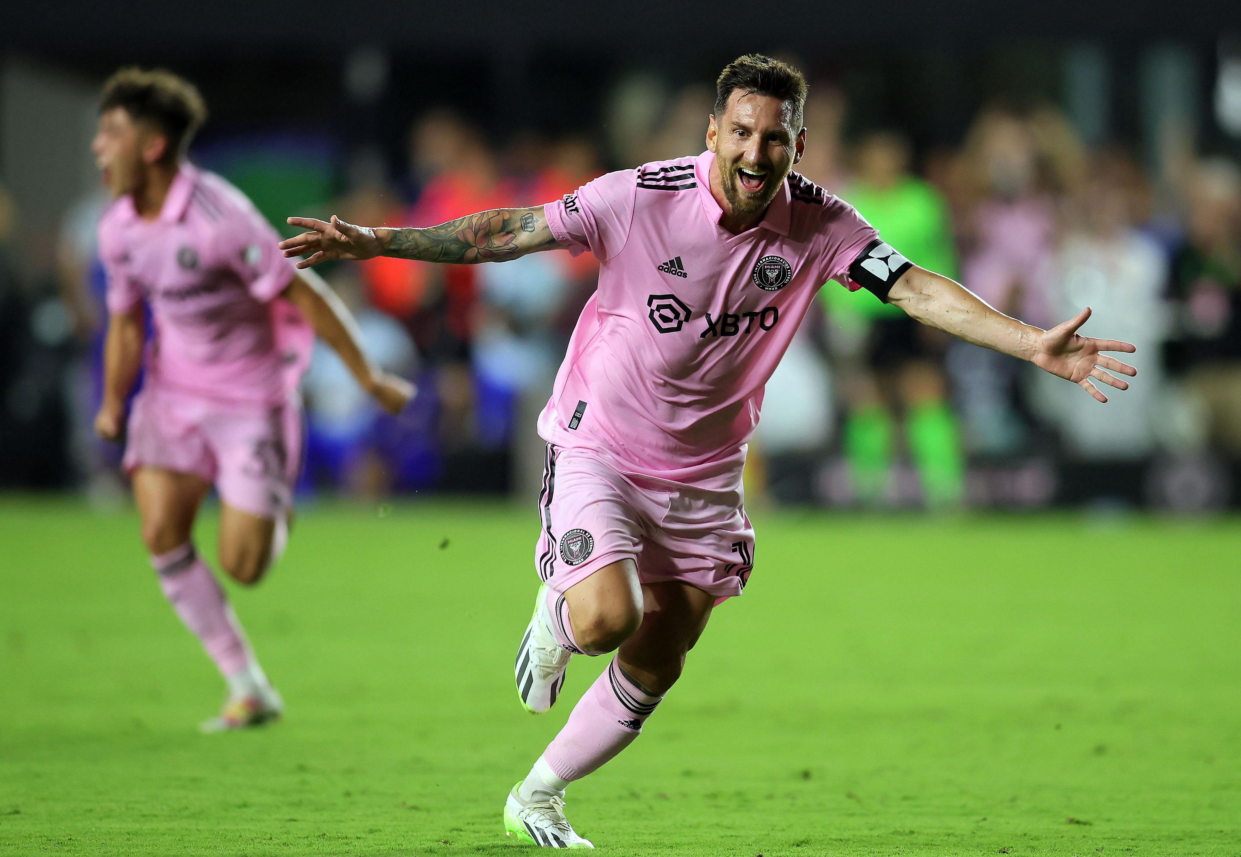 FB体育官网-梅西重回巴黎，国际足坛掀起高潮