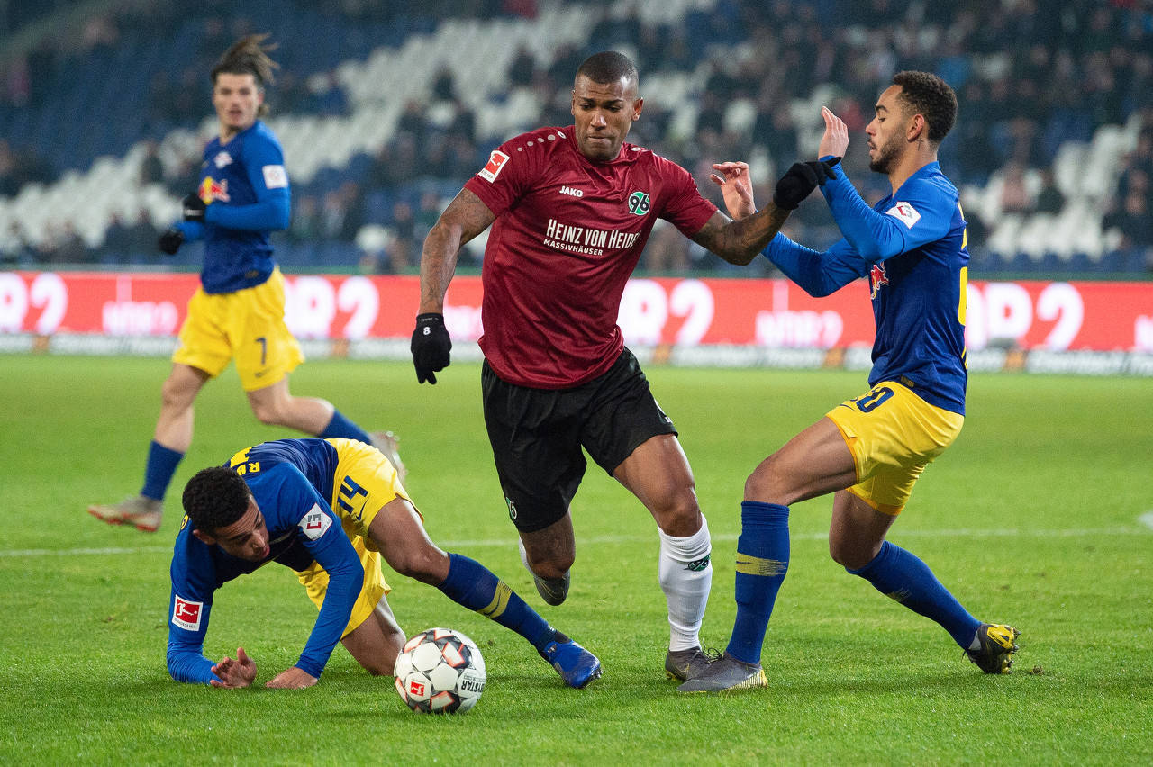 FB体育网页版-汉诺威96客场胜利，保级希望一线振奋人心