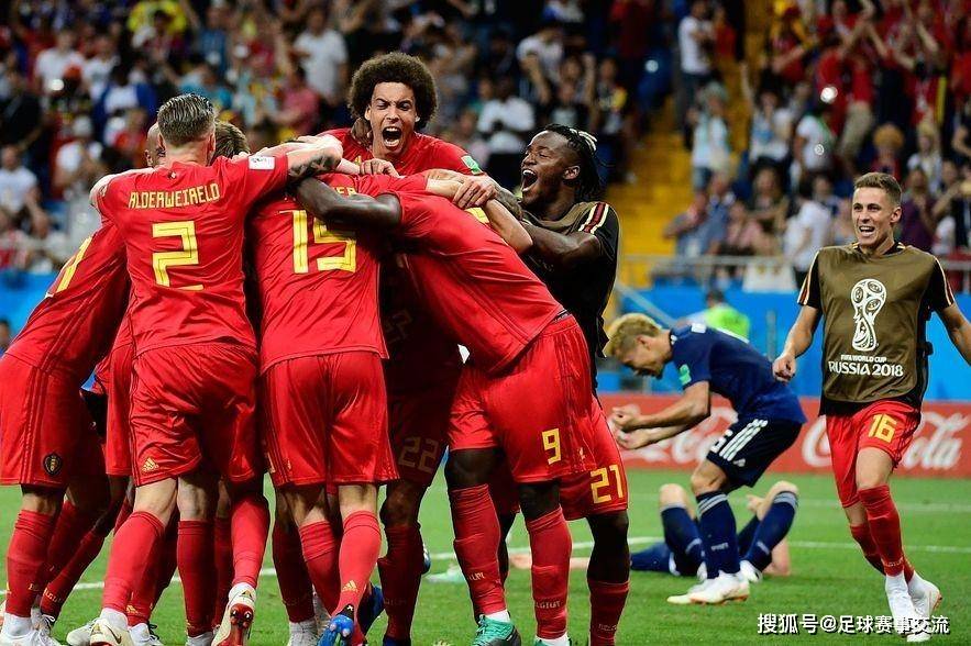 精彩的足球比赛让观众眼前一亮