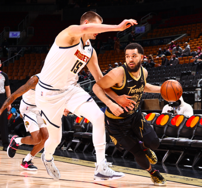 球队中锋突破场均20+得分