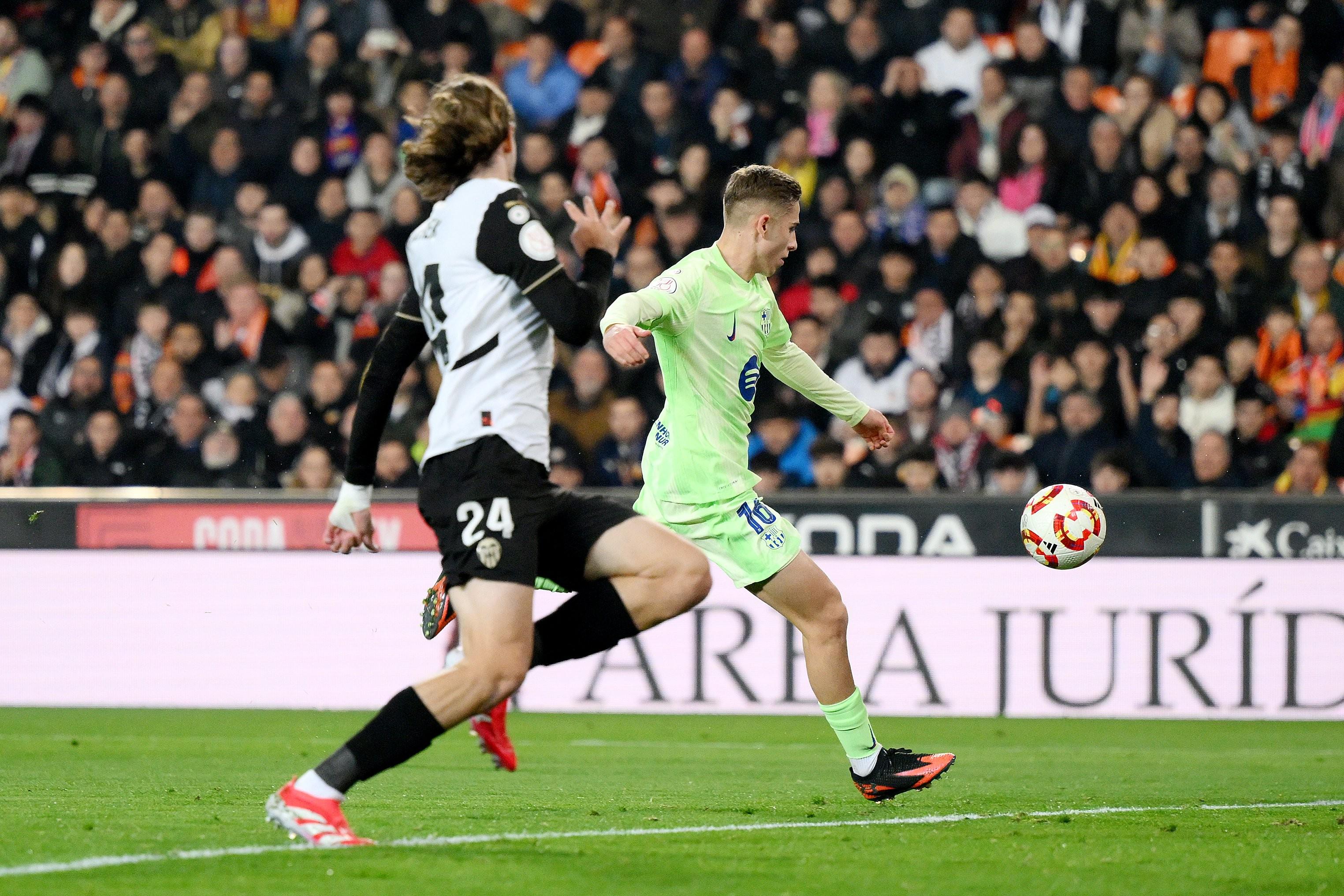 包含瓦伦西亚客场战平，保持不败势头的词条