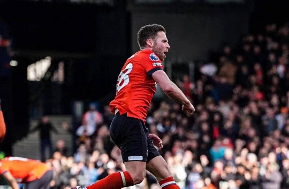 包含伯恩利客场逆袭，实现意外胜利的词条