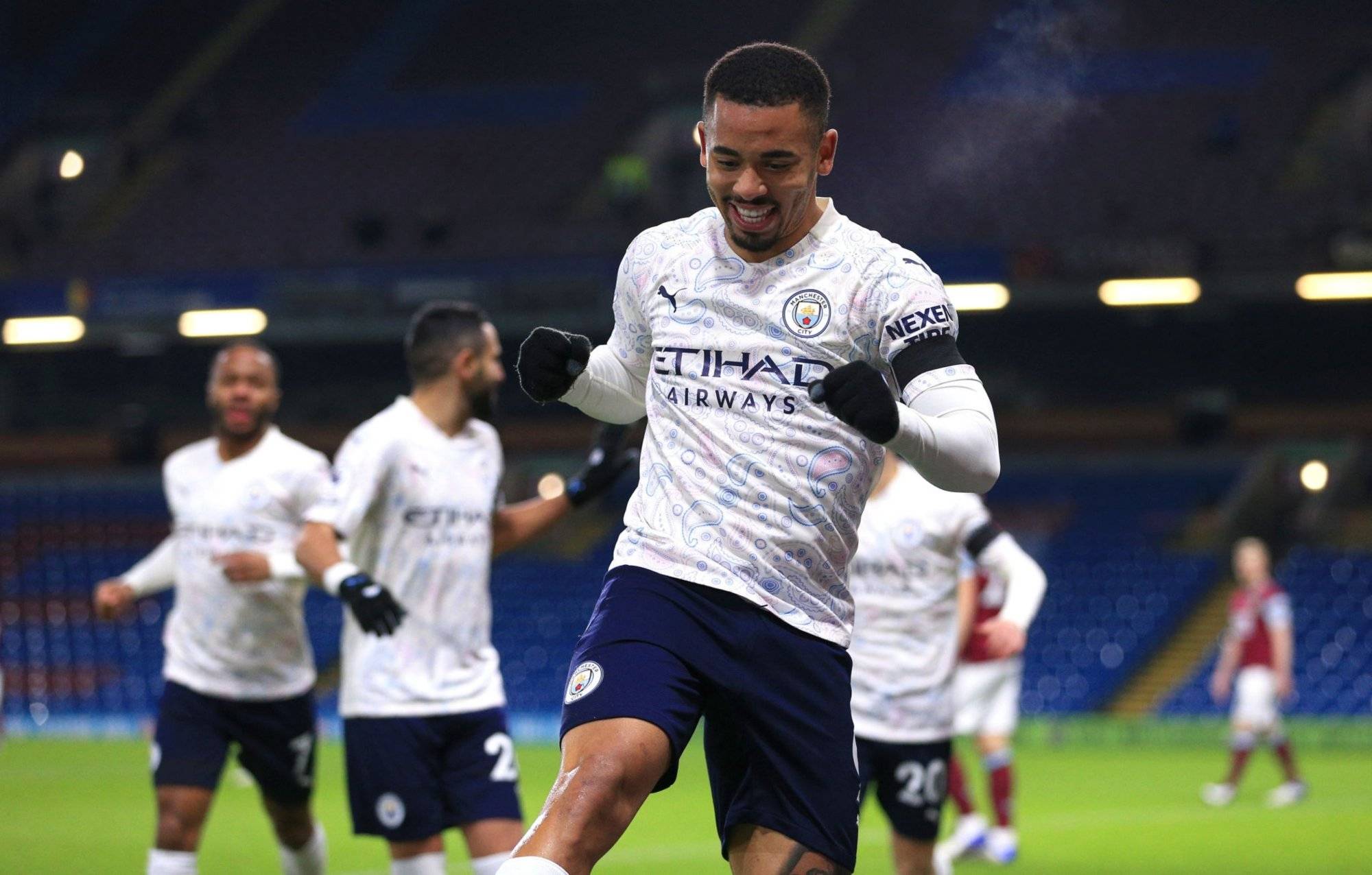 包含伯恩利客场逆袭，实现意外胜利的词条