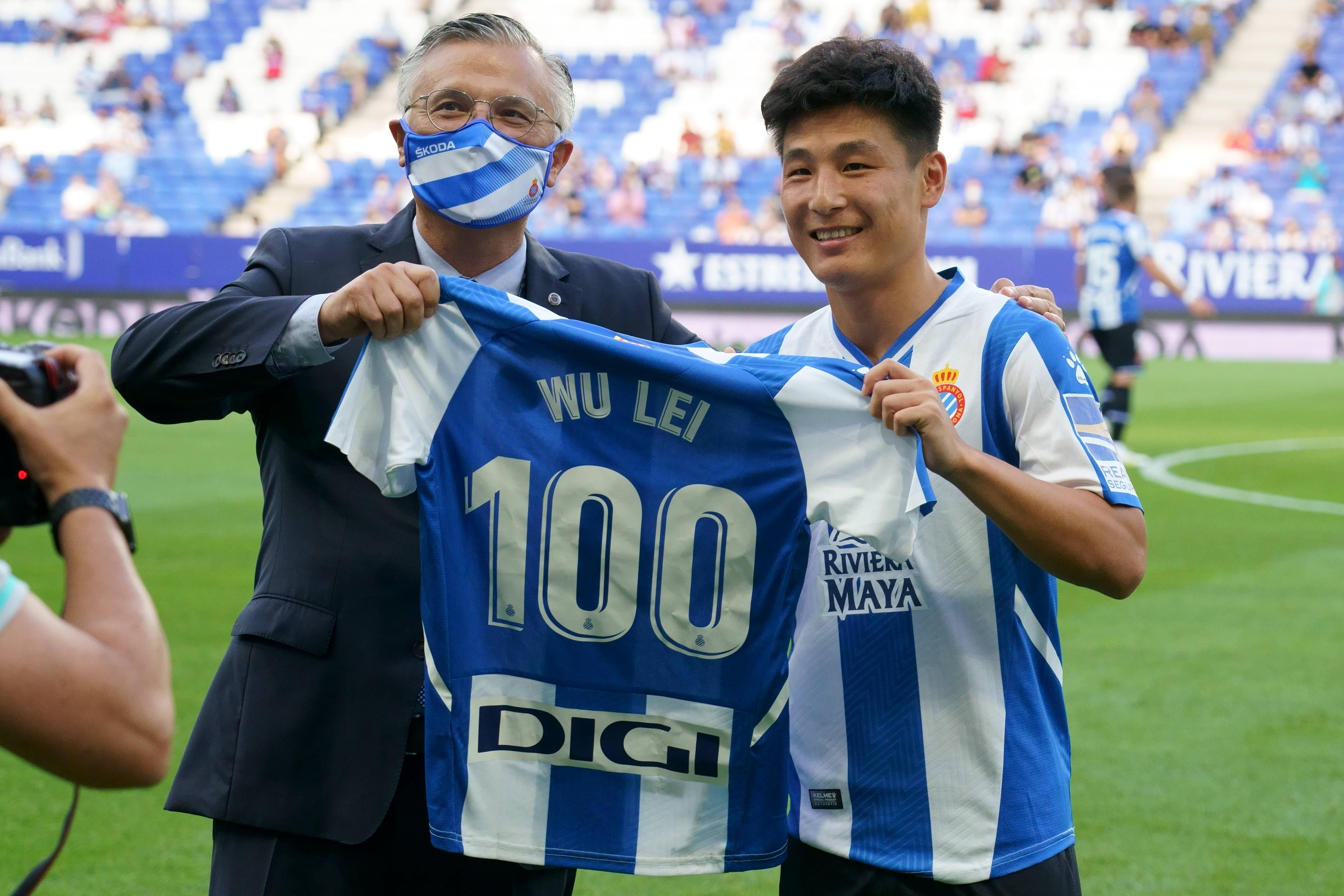 包含阿尔及利亚球星转投西甲球队，期待更好发展的词条