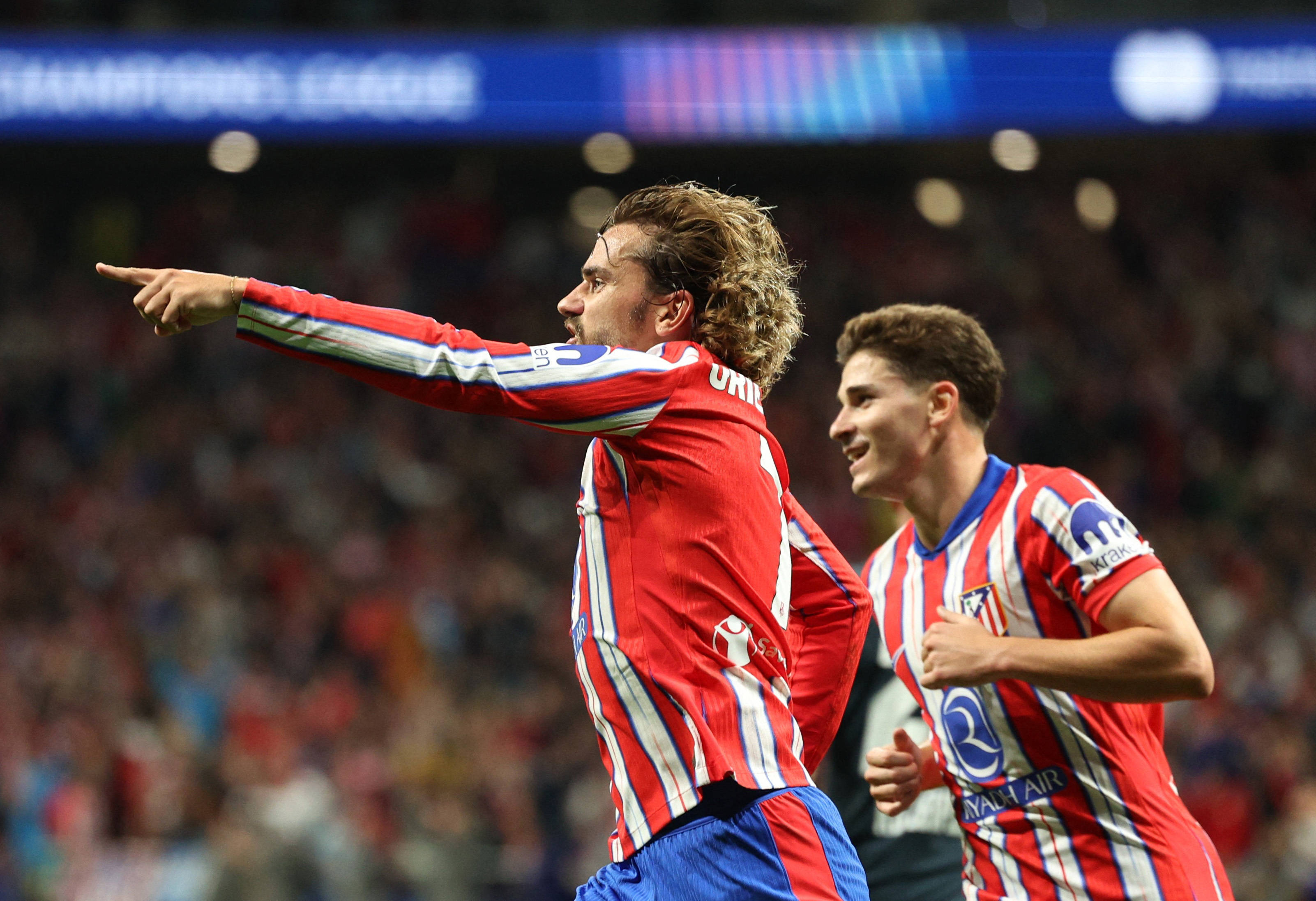 马竞主场大胜，登顶西甲联赛榜首