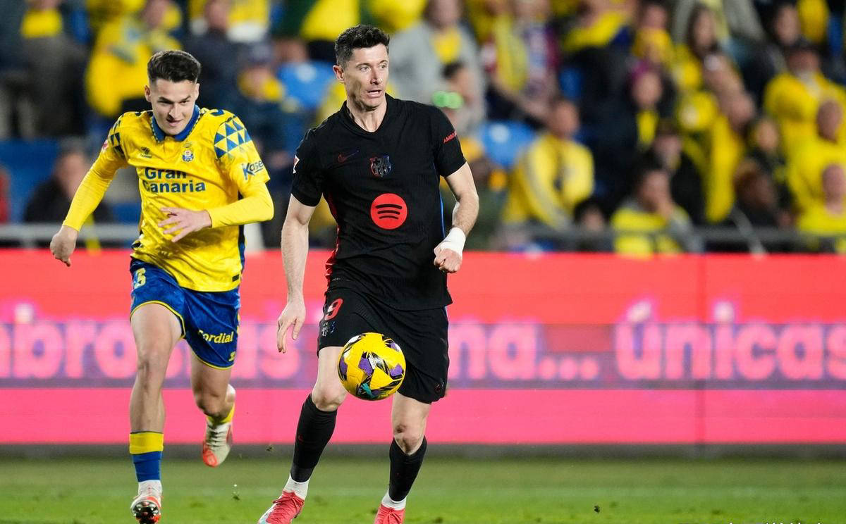 拜仁慕尼黑轻松取胜,一步登顶积分榜 拜仁慕尼黑轻松取胜,一步登顶积分榜