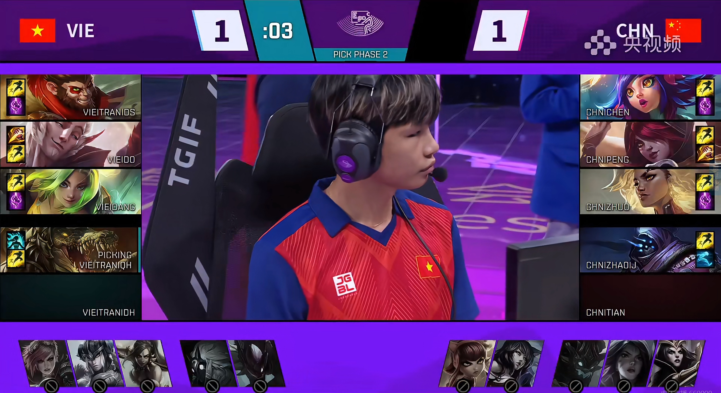 竞技激烈，双方全力争夺胜负令人屏息的简单介绍