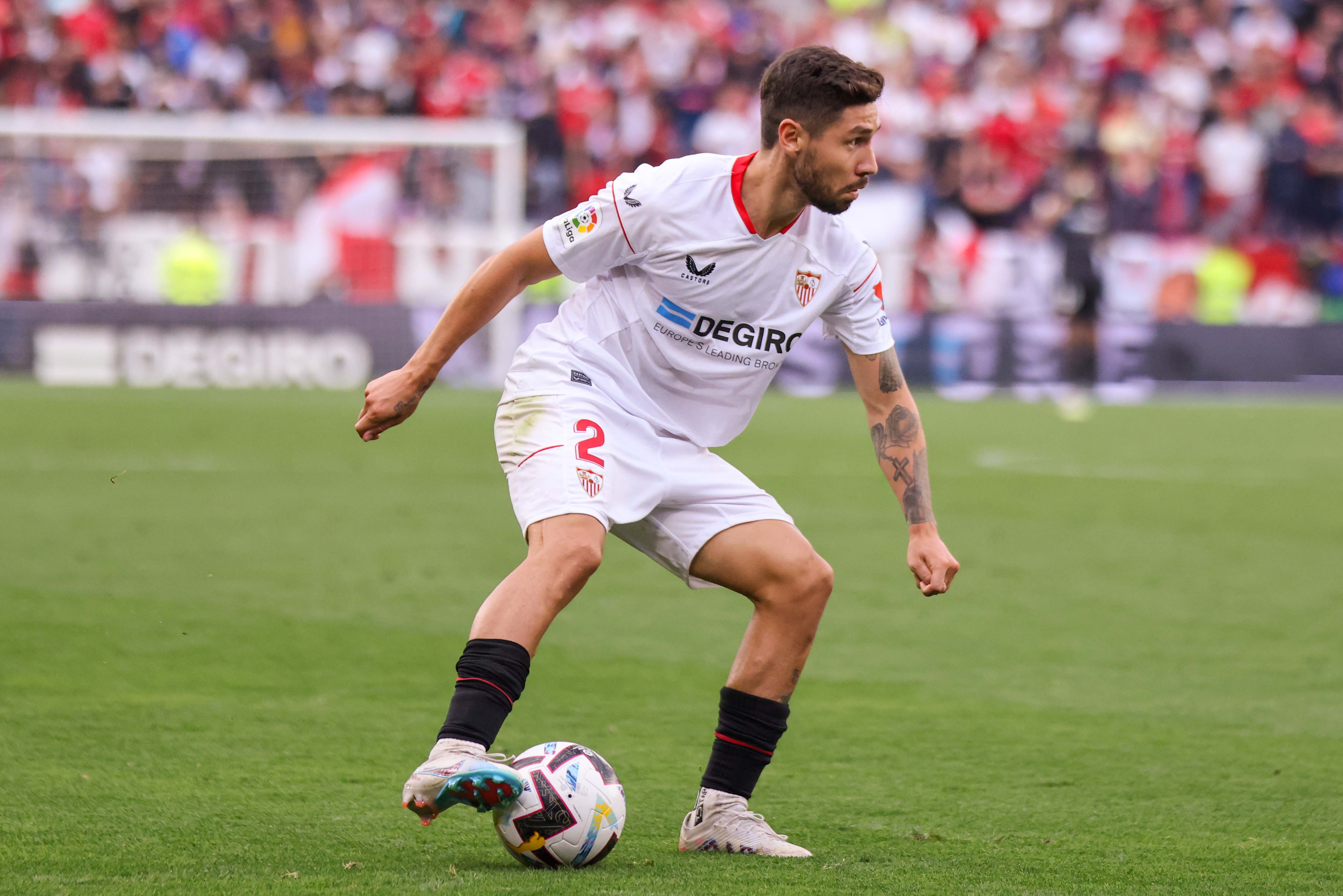 竞技激烈，双方全力争夺胜负令人屏息的简单介绍