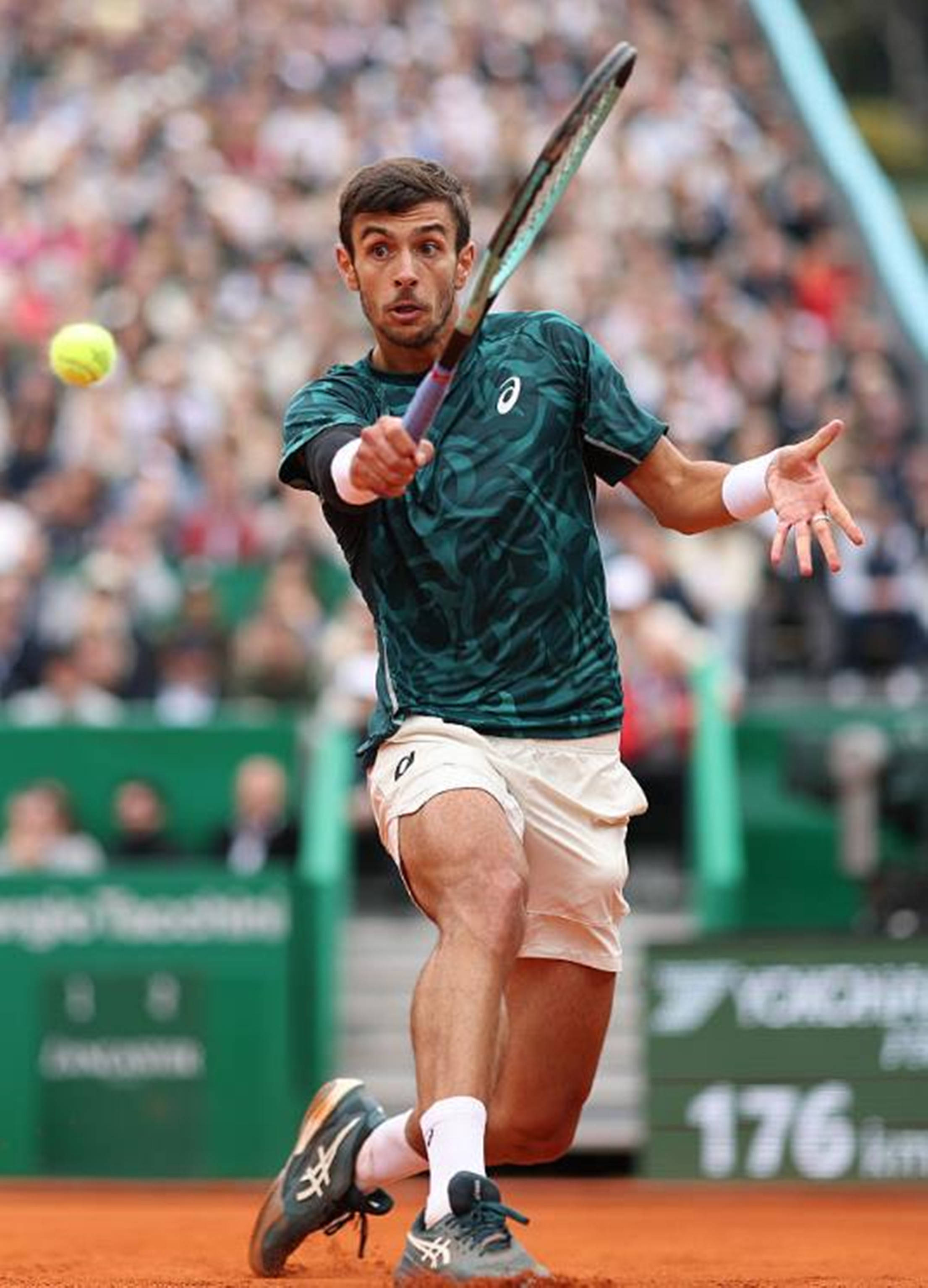 法国运动员绝地翻盘夺得殊荣