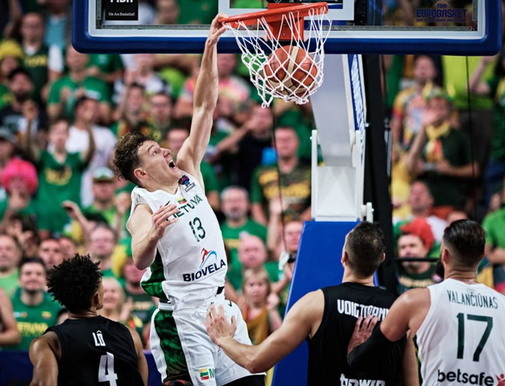 包含立陶宛女子足球联赛频频上演绝杀的词条