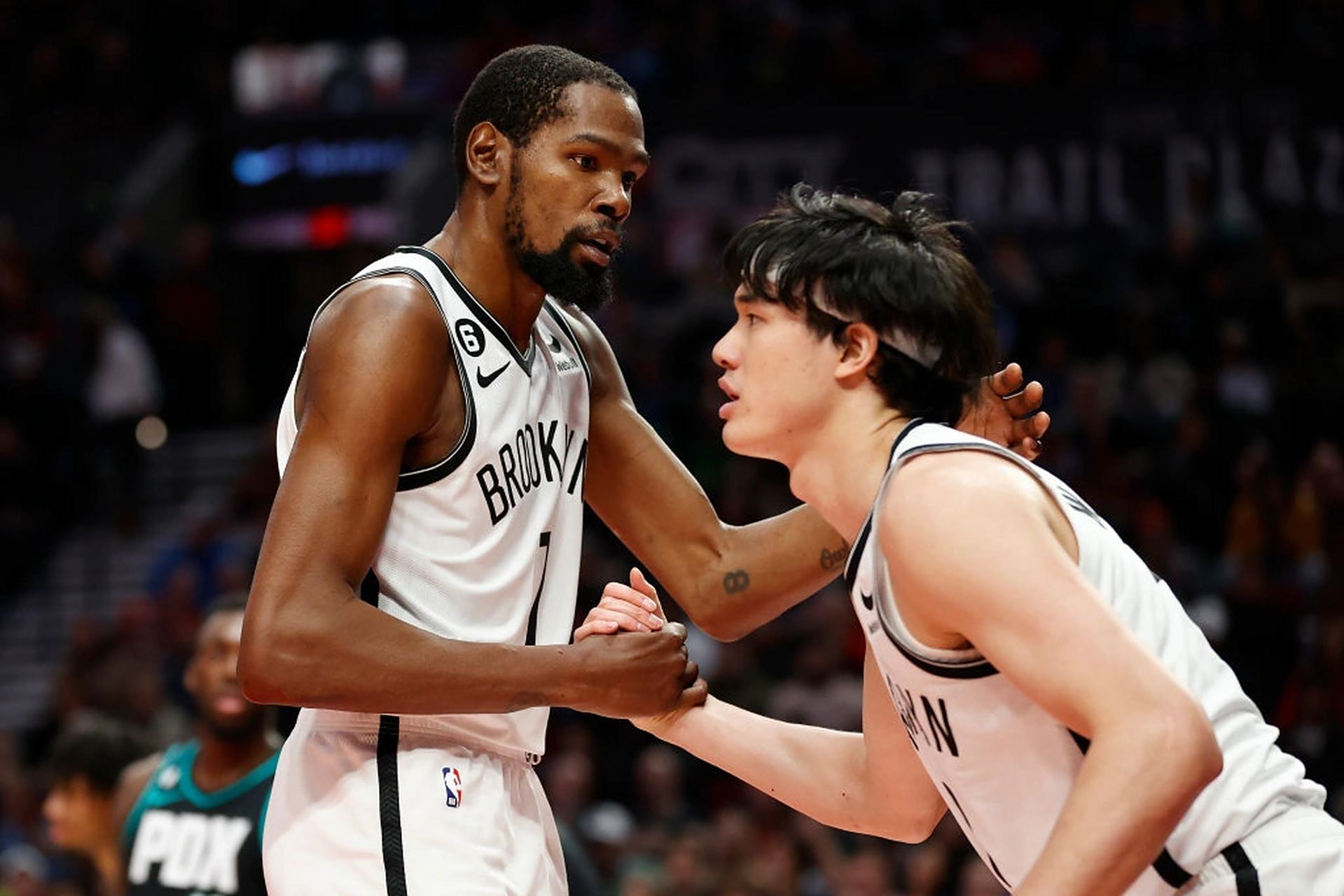 步行者主场击败篮网，布罗格登逆转绝杀