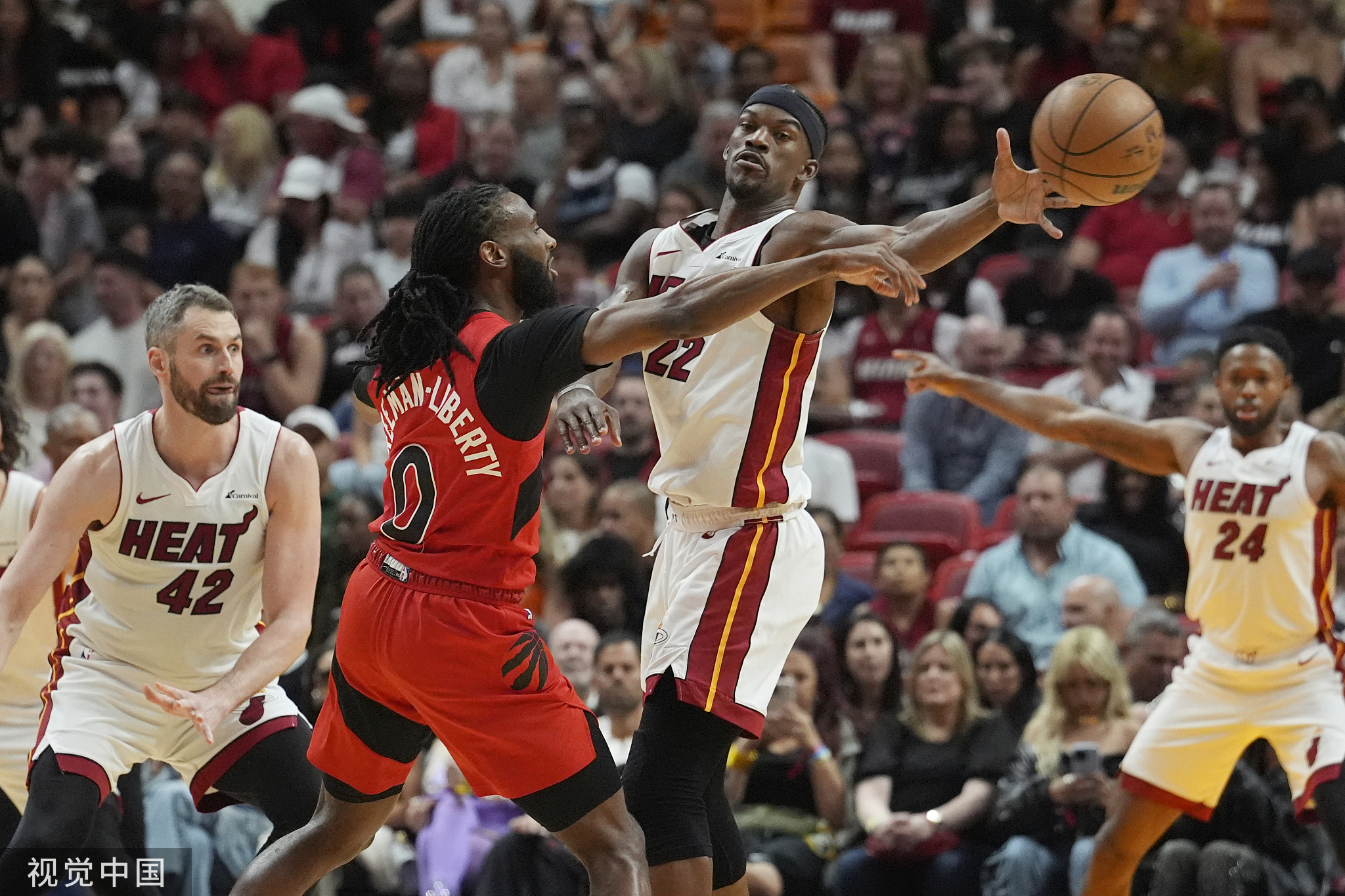 步行者主场击败篮网，布罗格登逆转绝杀