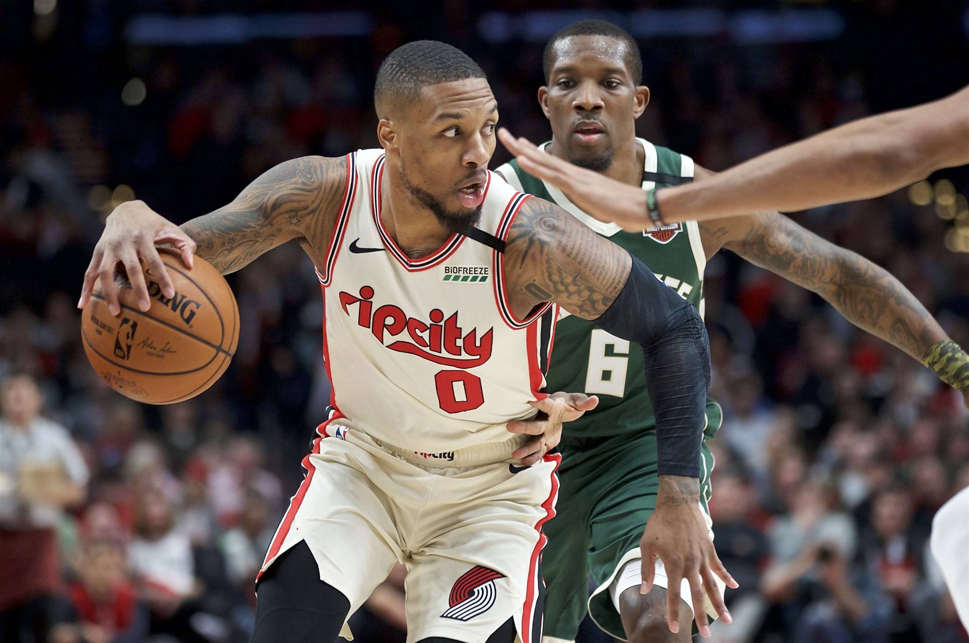 开拓者险胜骑士，利拉德绝杀制胜