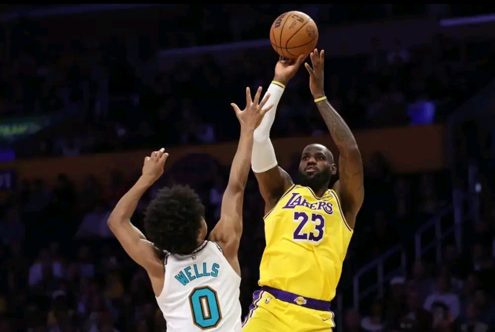 湖人力克老鹰，詹姆斯砍下三双