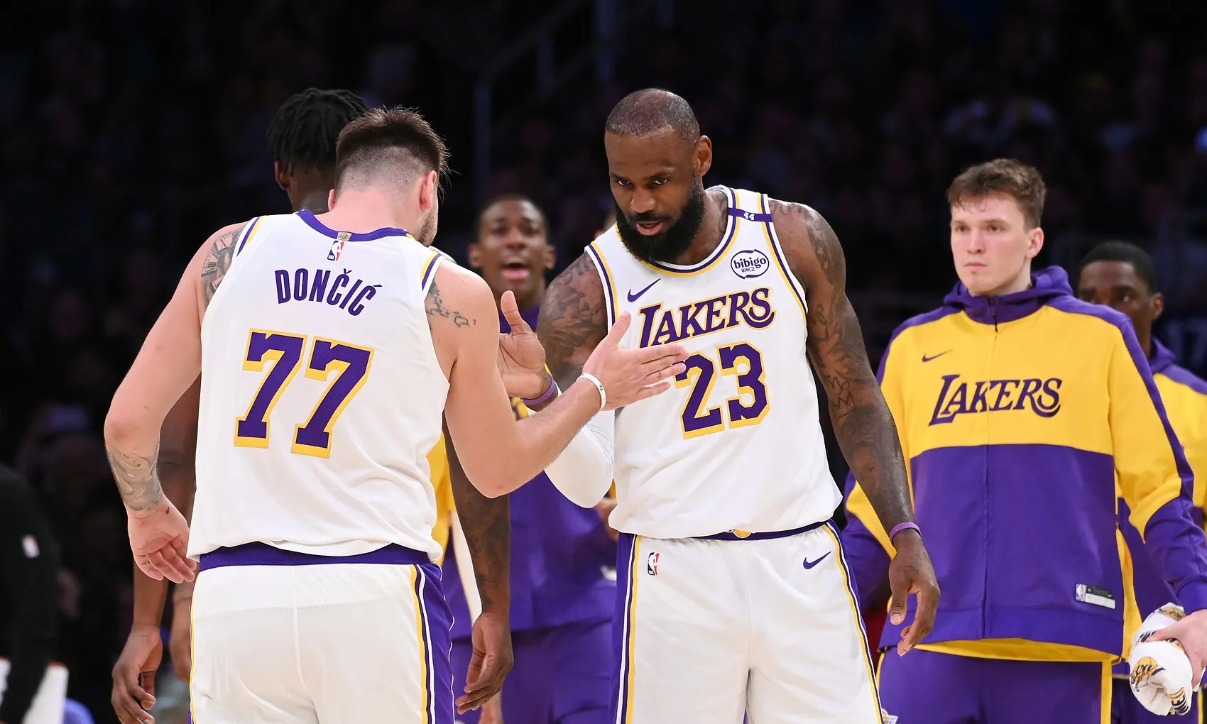 湖人主场轻松胜魔术，继续领跑西部