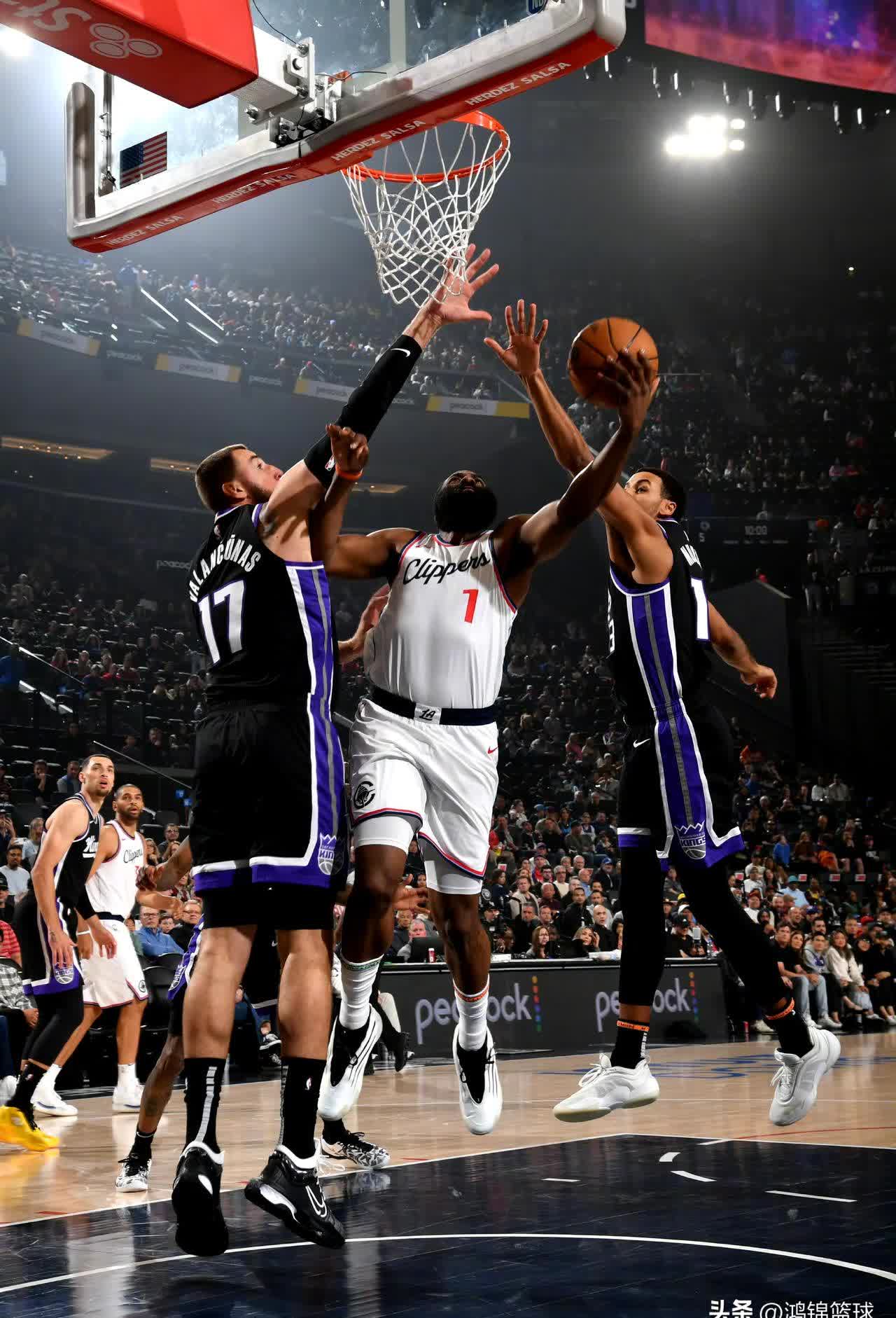 火箭险胜黄蜂，哈登关键三分压哨命中