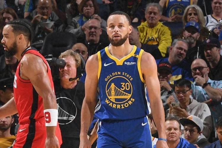 勇士力克奇才，库里再次砍下三分雨