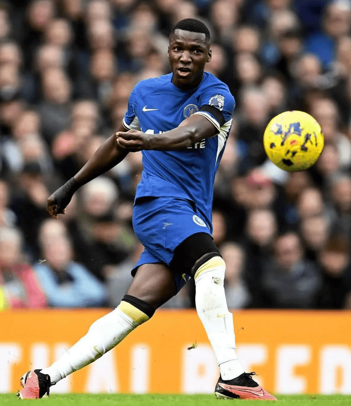 关于切尔西客场踢出0-0平局,登顶英超积分榜的信息 关于切尔西客场踢出0-0平局,登顶英超积分榜的信息