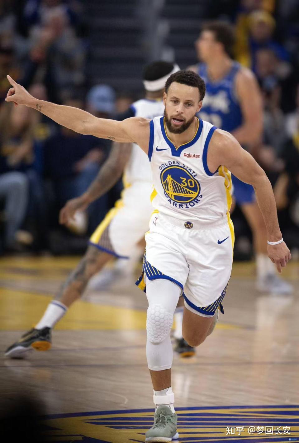 勇士在主场击败湖人，取得关键胜利的简单介绍