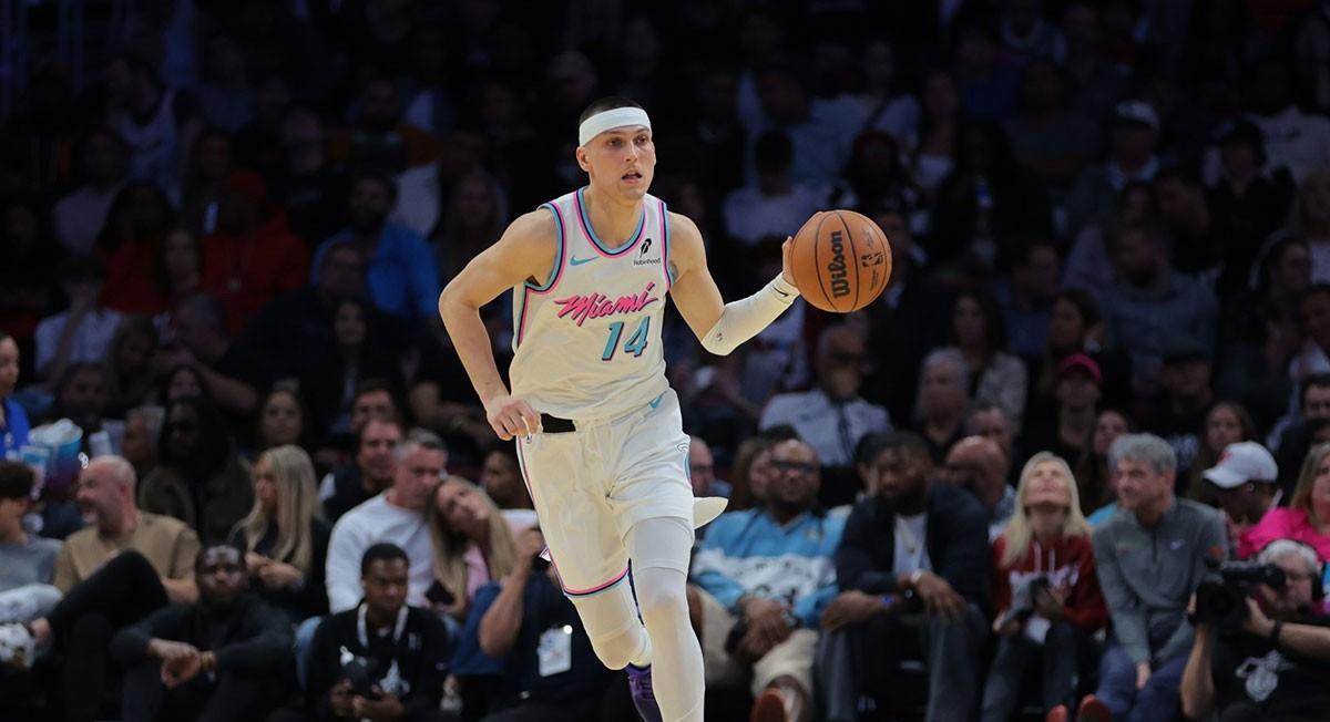 雄鹿反超热火，将系列赛扳平