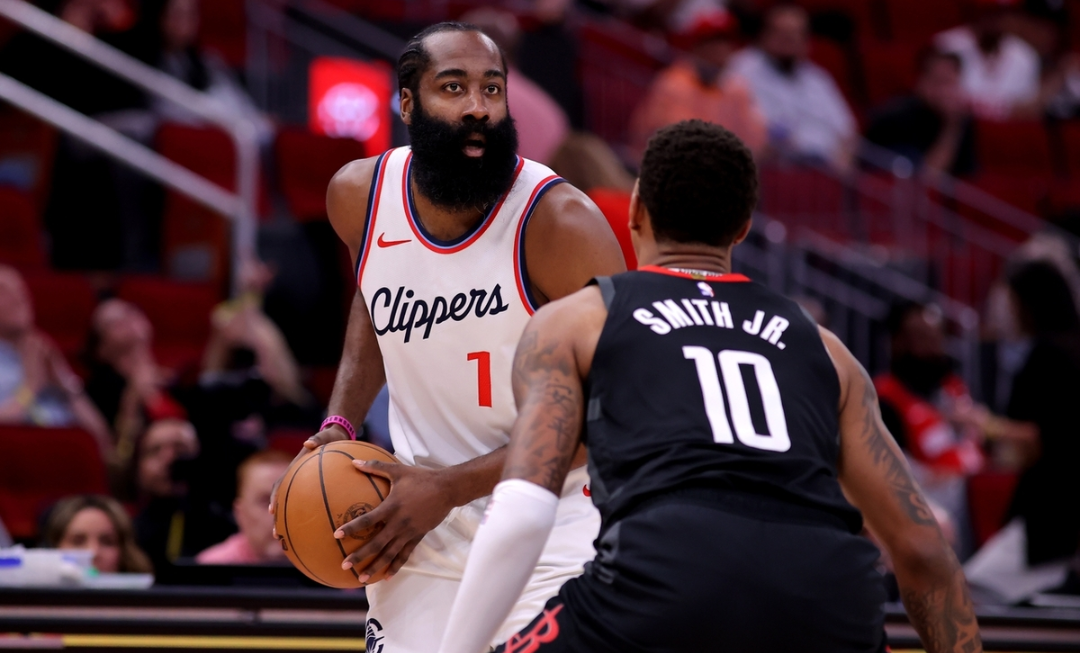 火箭客场战胜活塞，取得六连胜